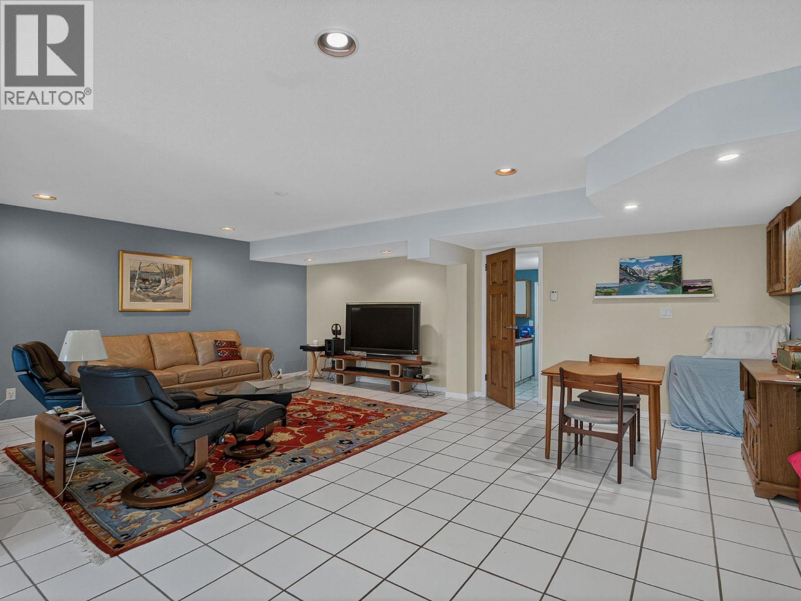Picture for 832 Montigny  Road https://www.cirrealty.ca/reb/bc/4/10364154_40.jpg