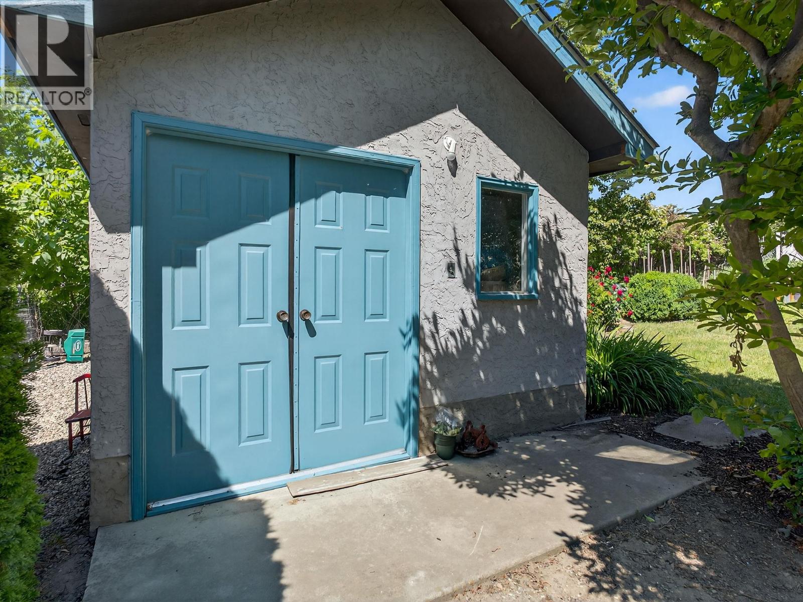 Picture for 832 Montigny  Road https://www.cirrealty.ca/reb/bc/4/10364154_48.jpg
