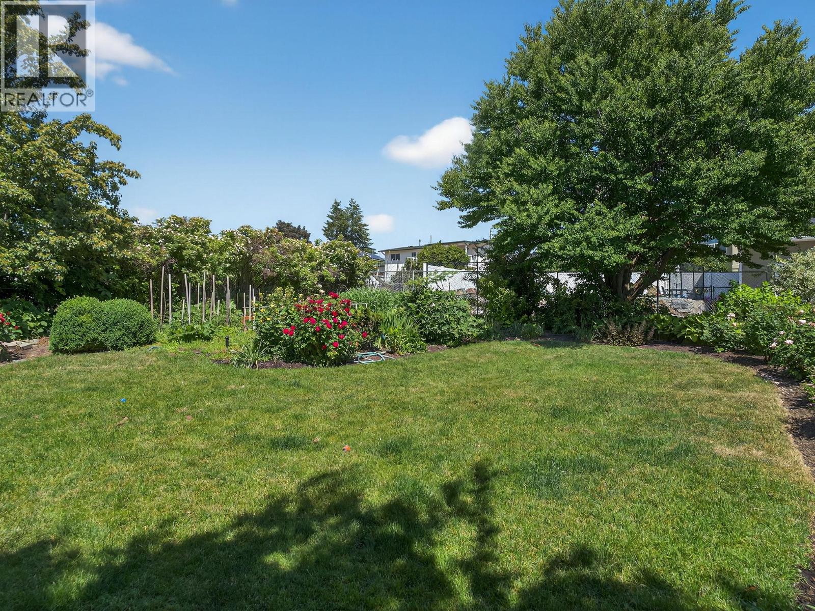 Picture for 832 Montigny  Road https://www.cirrealty.ca/reb/bc/4/10364154_7.jpg