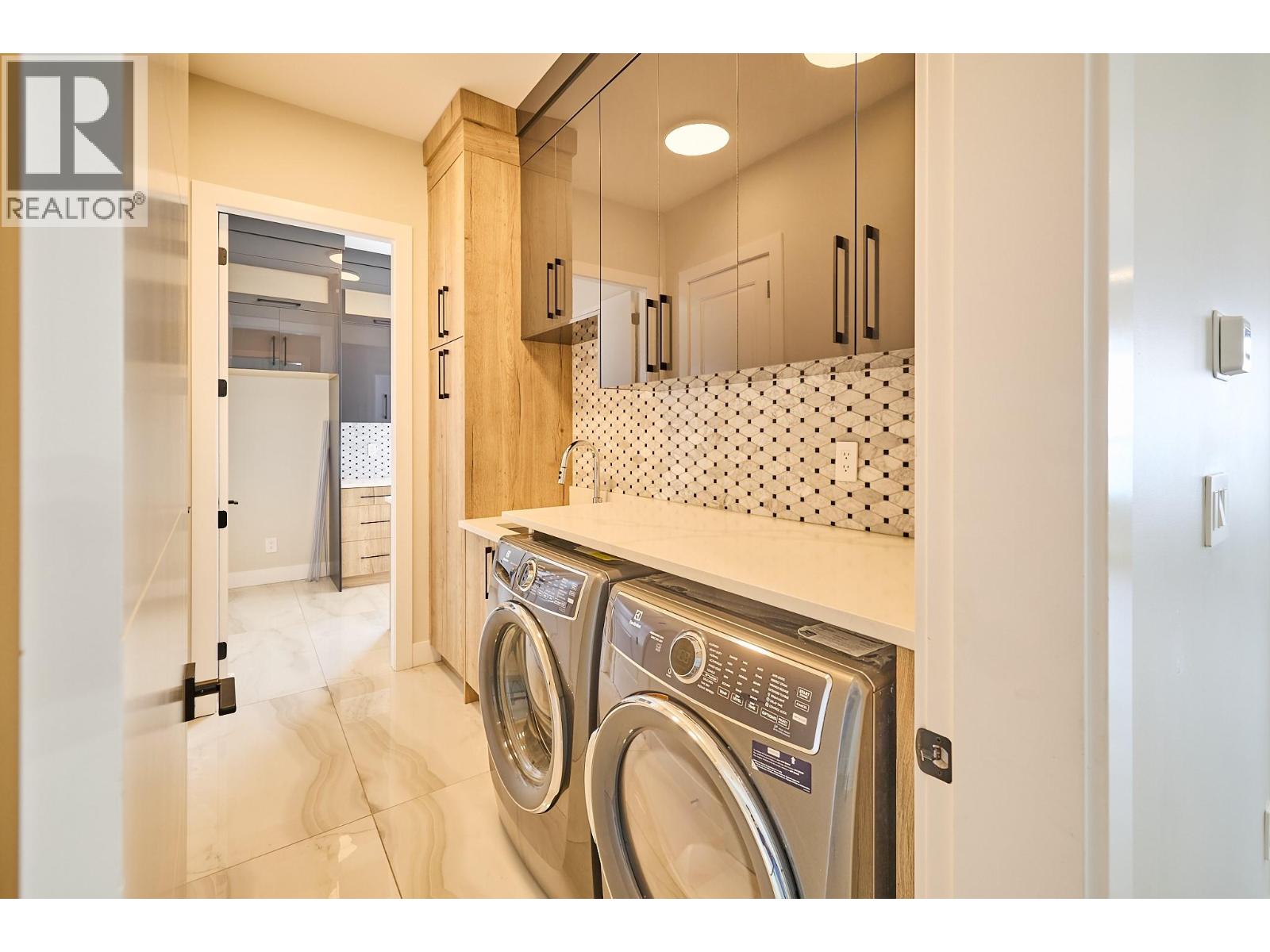 Picture for 2264 Lavetta  Drive https://www.cirrealty.ca/reb/bc/4/10364174_18.jpg