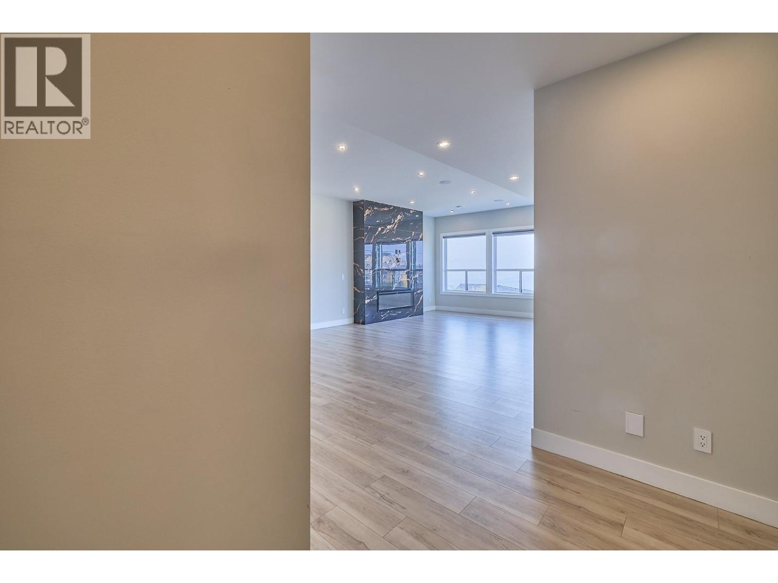 Picture for 2264 Lavetta  Drive https://www.cirrealty.ca/reb/bc/4/10364174_40.jpg