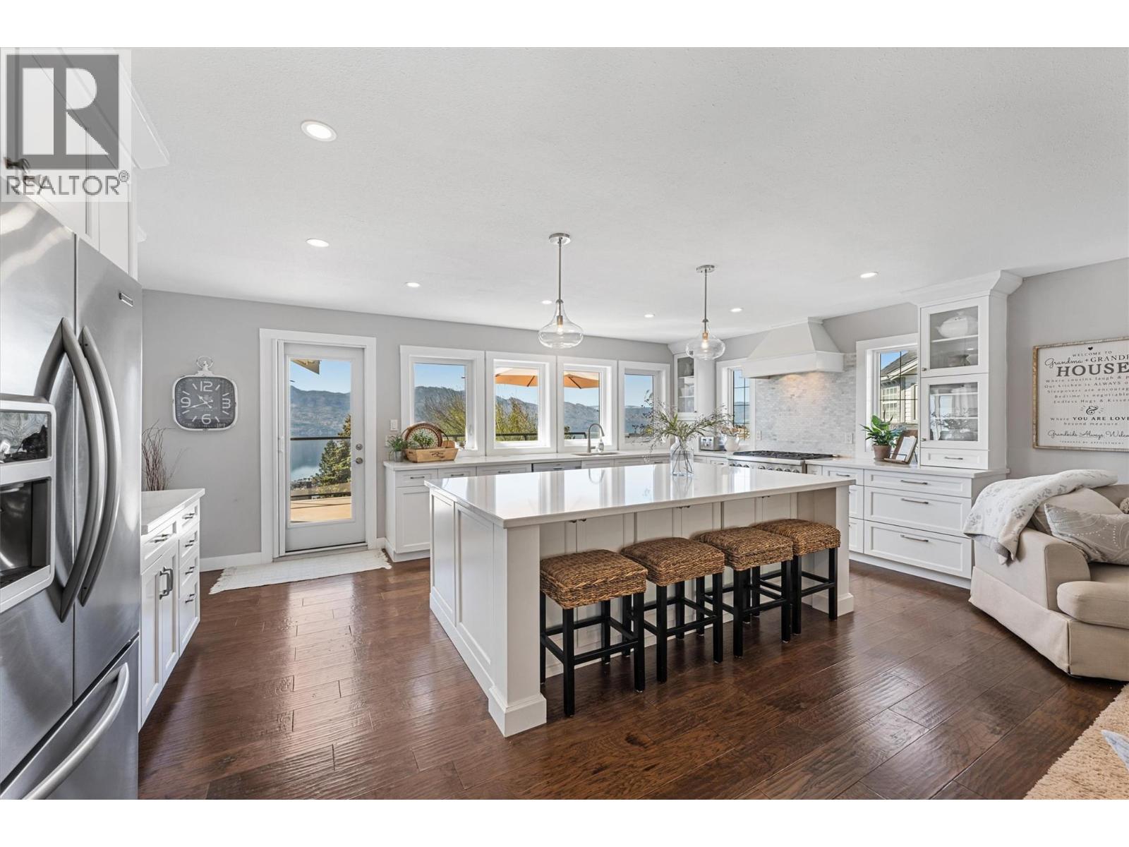 Picture for 1312 Menu  Road https://www.cirrealty.ca/reb/bc/4/10364234_11.jpg
