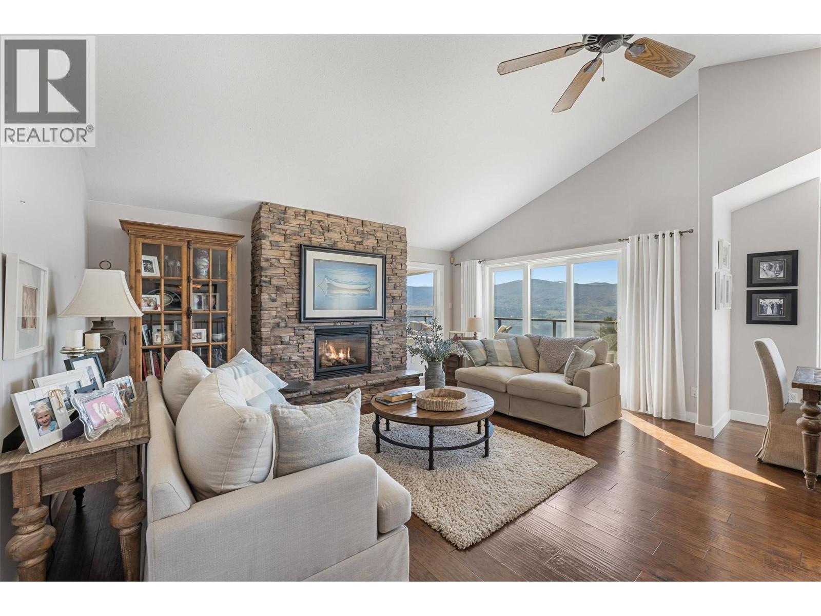 Picture for 1312 Menu  Road https://www.cirrealty.ca/reb/bc/4/10364234_20.jpg