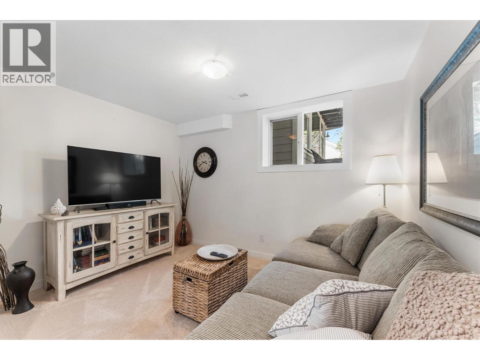 Picture for 1312 Menu  Road https://www.cirrealty.ca/reb/bc/4/10364234_39.jpg