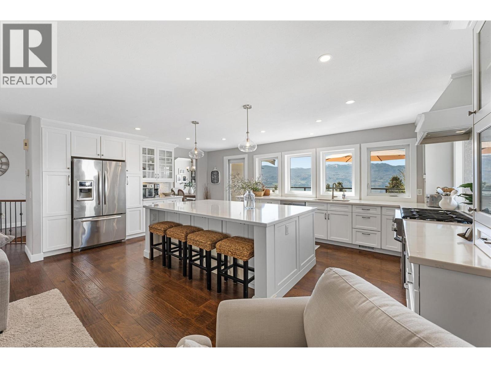Picture for 1312 Menu  Road https://www.cirrealty.ca/reb/bc/4/10364234_5.jpg