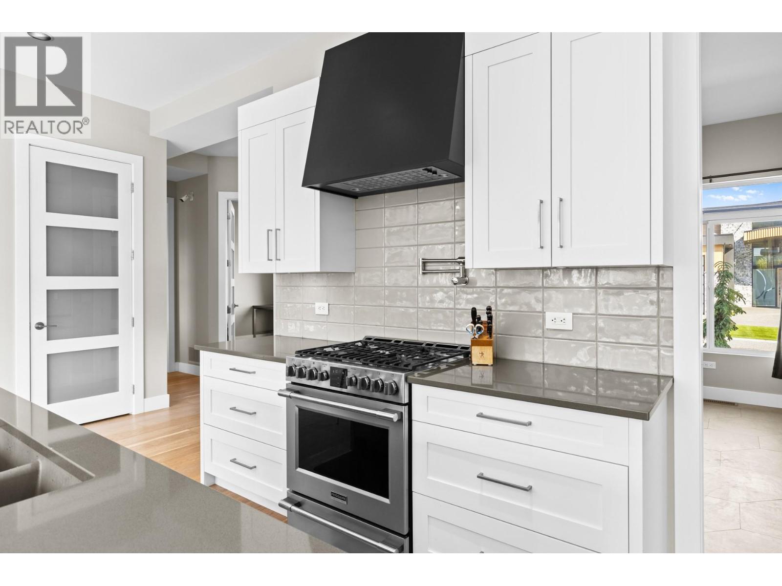 Picture for 465 Swan  Drive https://www.cirrealty.ca/reb/bc/4/10364374_10.jpg