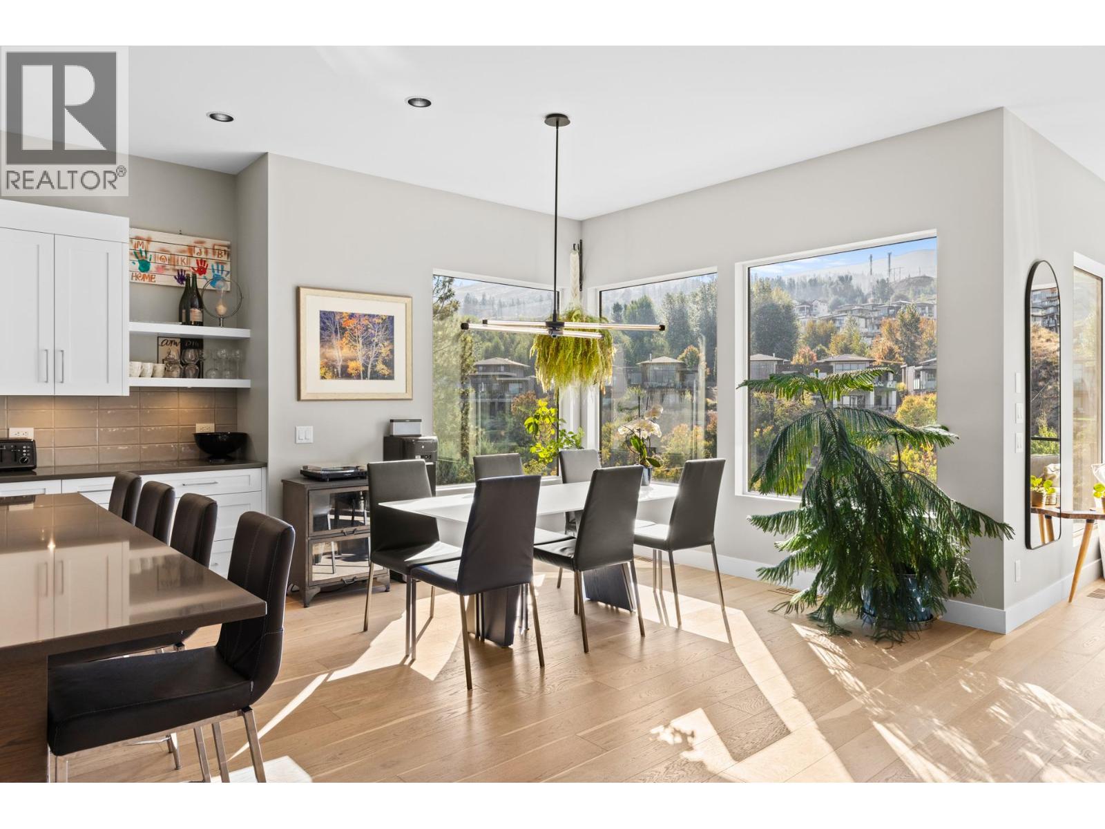 Picture for 465 Swan  Drive https://www.cirrealty.ca/reb/bc/4/10364374_12.jpg