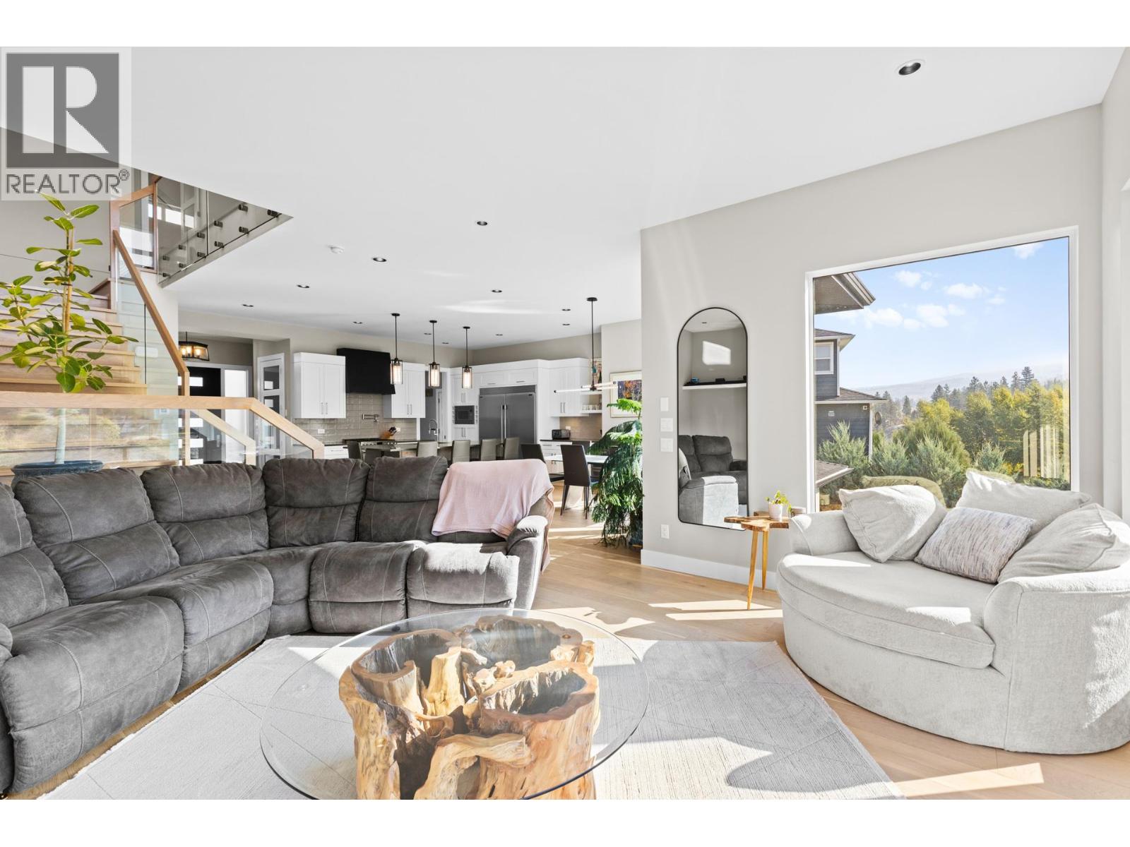 Picture for 465 Swan  Drive https://www.cirrealty.ca/reb/bc/4/10364374_15.jpg