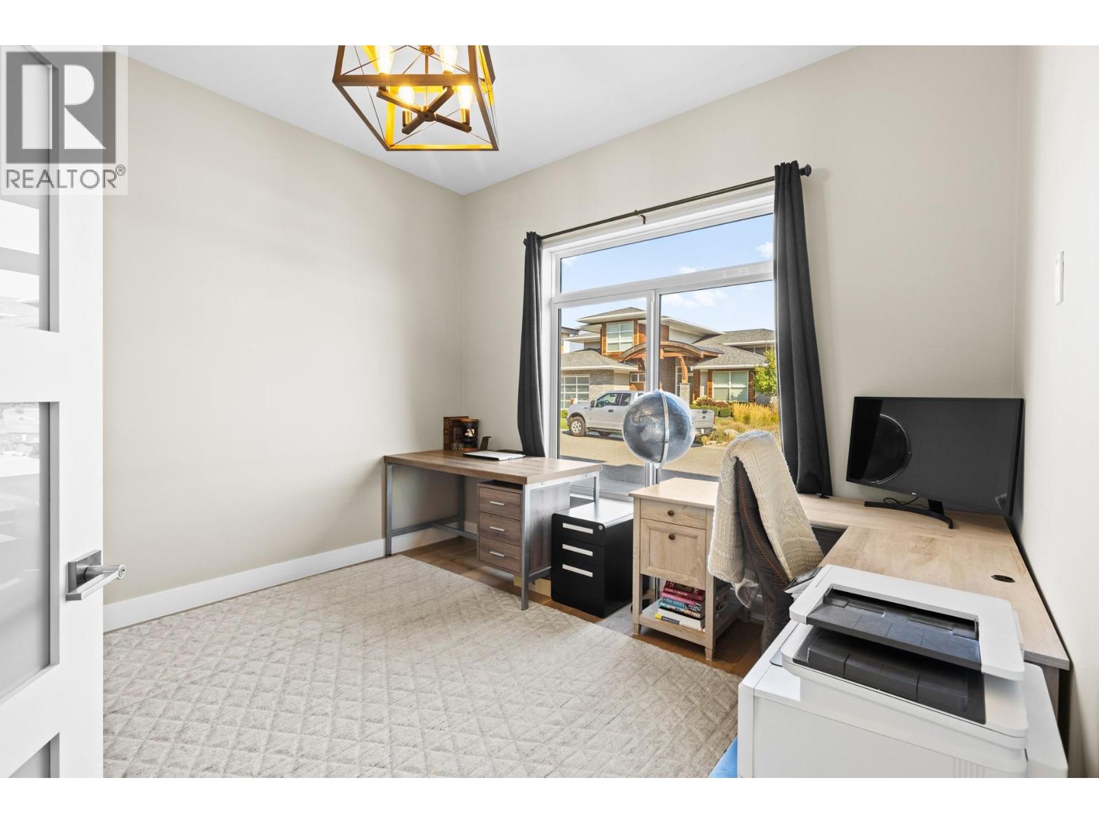 Picture for 465 Swan  Drive https://www.cirrealty.ca/reb/bc/4/10364374_22.jpg