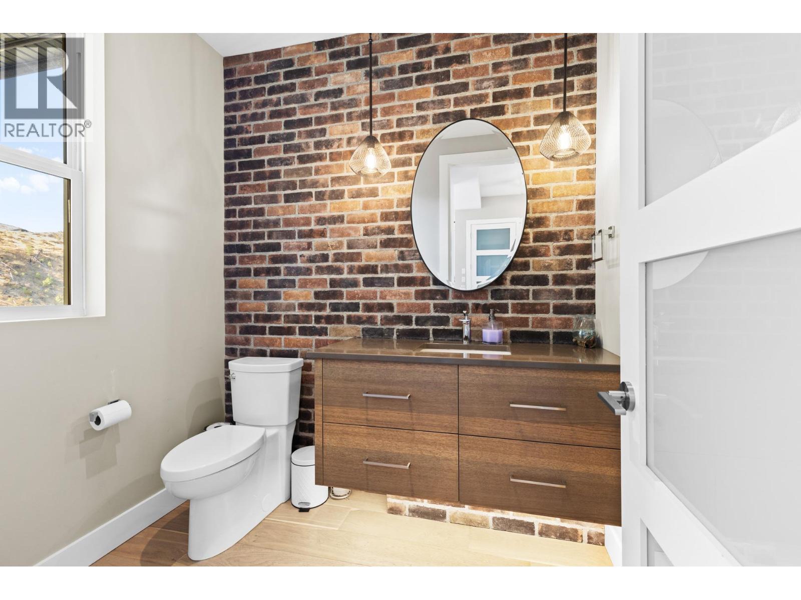 Picture for 465 Swan  Drive https://www.cirrealty.ca/reb/bc/4/10364374_23.jpg