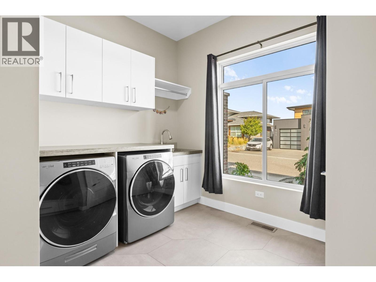 Picture for 465 Swan  Drive https://www.cirrealty.ca/reb/bc/4/10364374_24.jpg