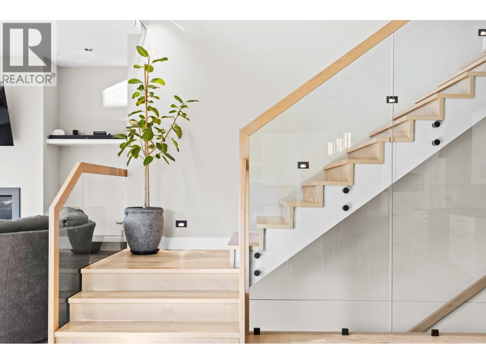 Picture for 465 Swan  Drive https://www.cirrealty.ca/reb/bc/4/10364374_27.jpg