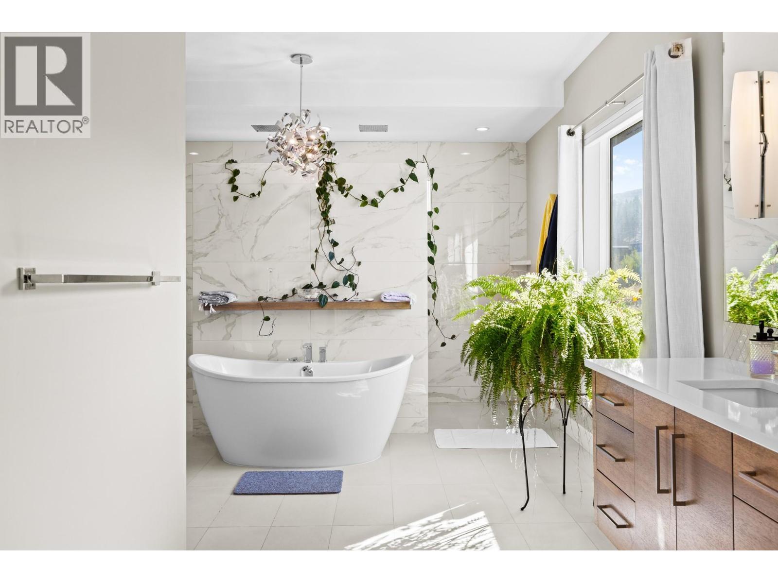 Picture for 465 Swan  Drive https://www.cirrealty.ca/reb/bc/4/10364374_31.jpg