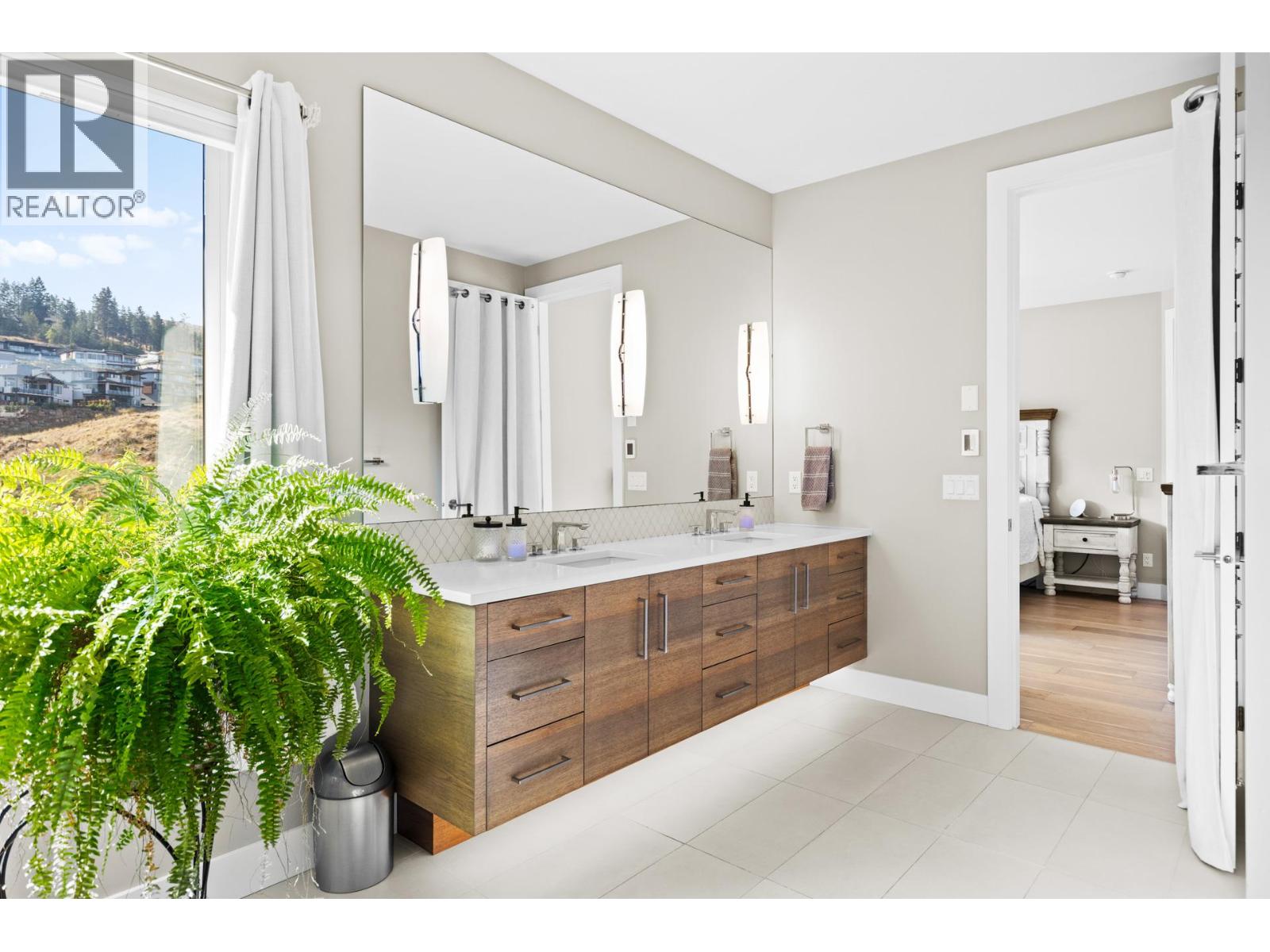 Picture for 465 Swan  Drive https://www.cirrealty.ca/reb/bc/4/10364374_32.jpg