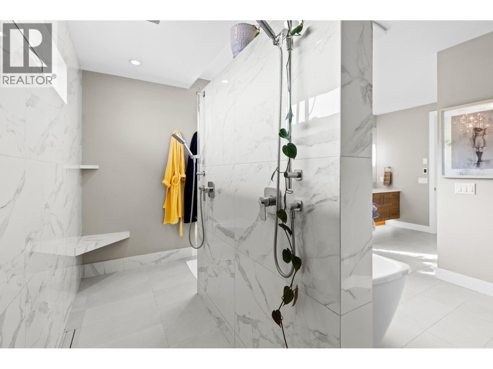 Picture for 465 Swan  Drive https://www.cirrealty.ca/reb/bc/4/10364374_35.jpg