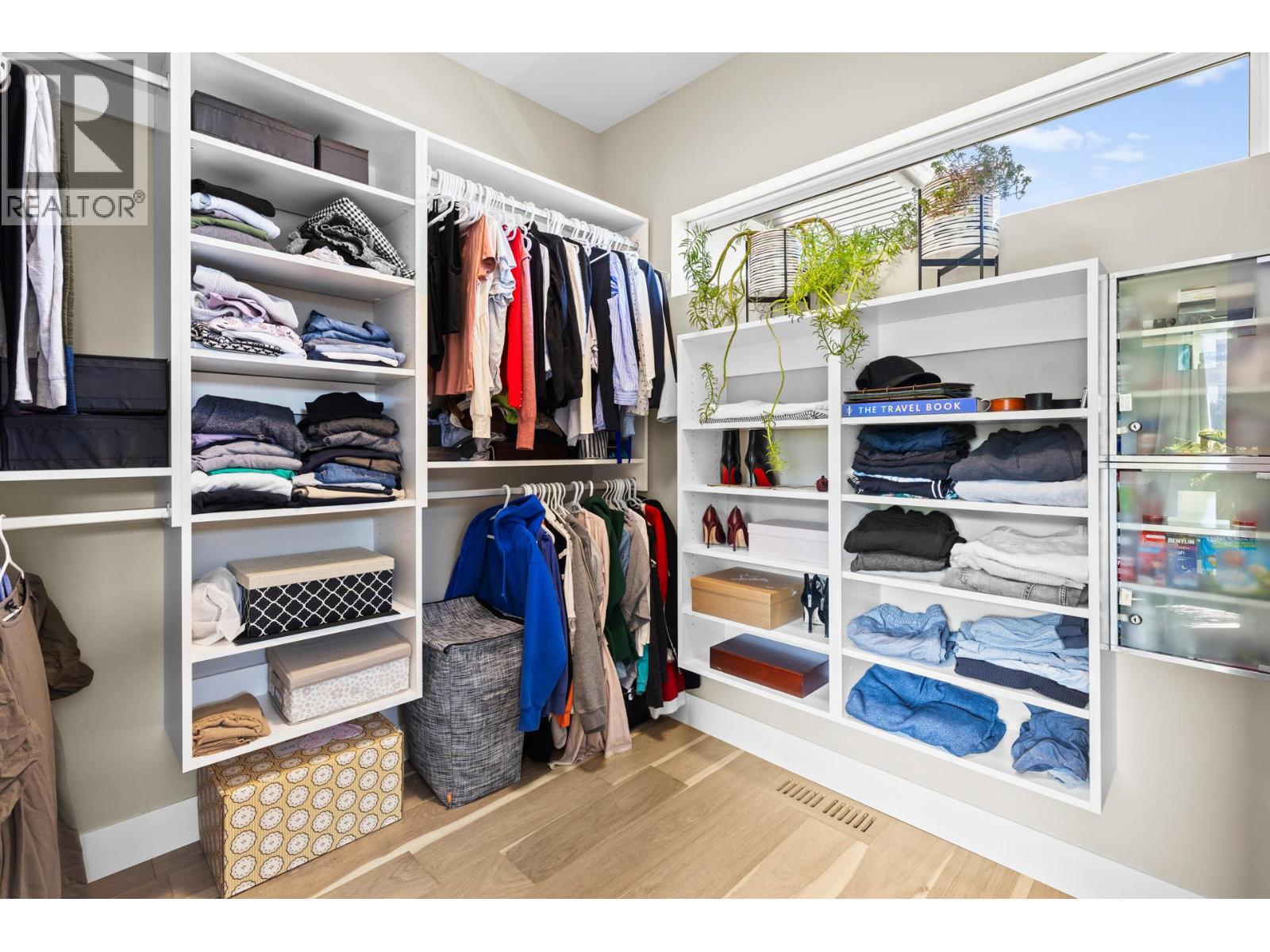 Picture for 465 Swan  Drive https://www.cirrealty.ca/reb/bc/4/10364374_36.jpg