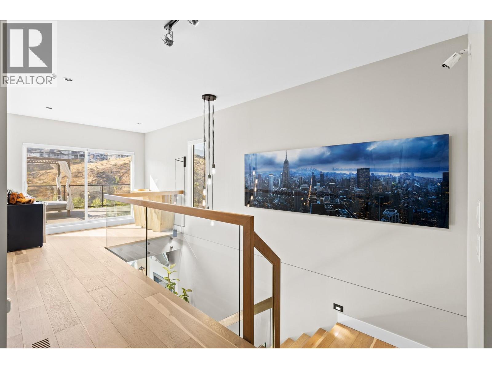 Picture for 465 Swan  Drive https://www.cirrealty.ca/reb/bc/4/10364374_41.jpg