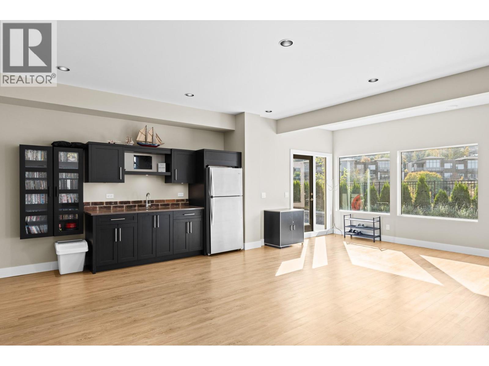 Picture for 465 Swan  Drive https://www.cirrealty.ca/reb/bc/4/10364374_49.jpg