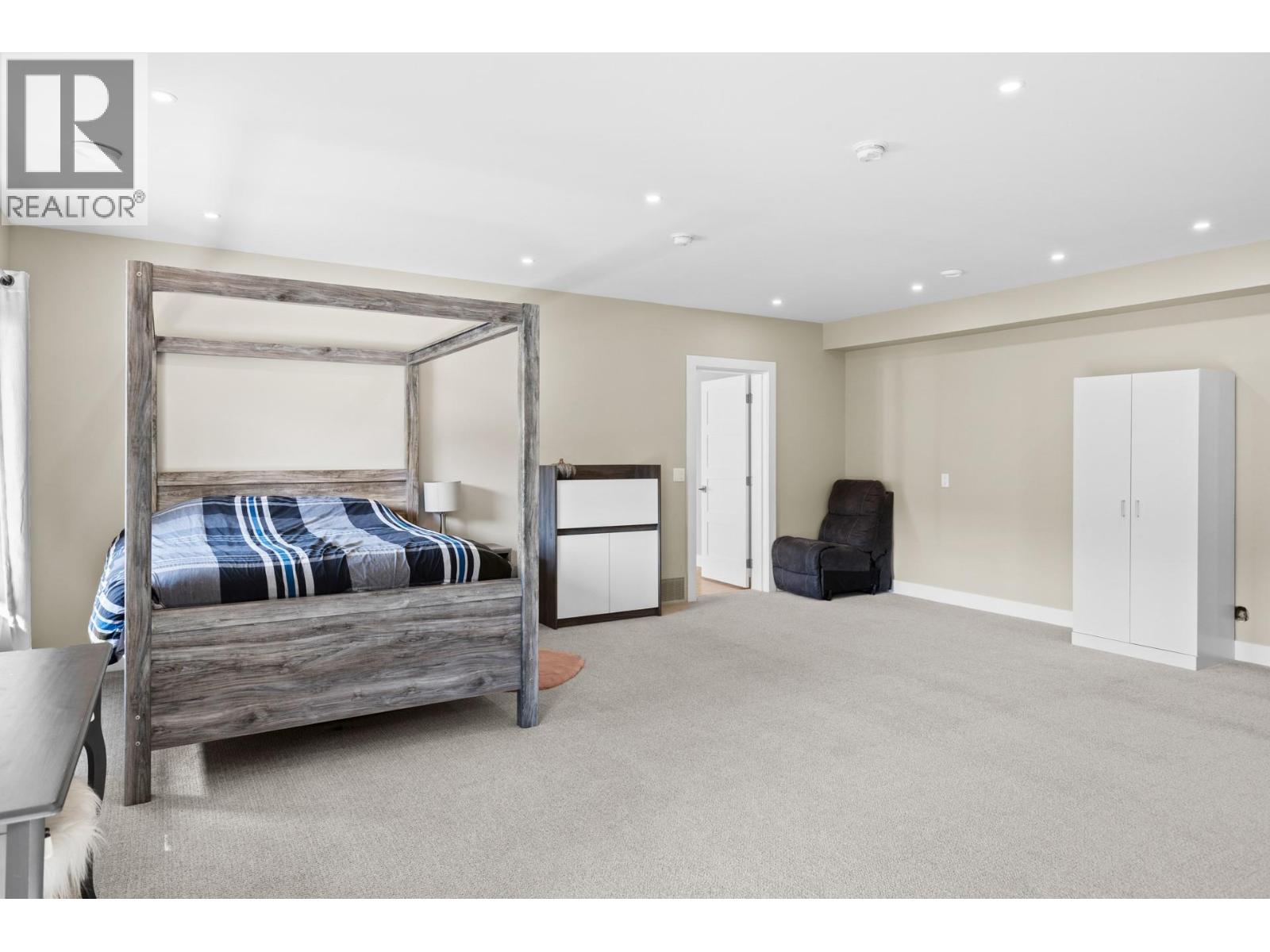 Picture for 465 Swan  Drive https://www.cirrealty.ca/reb/bc/4/10364374_54.jpg