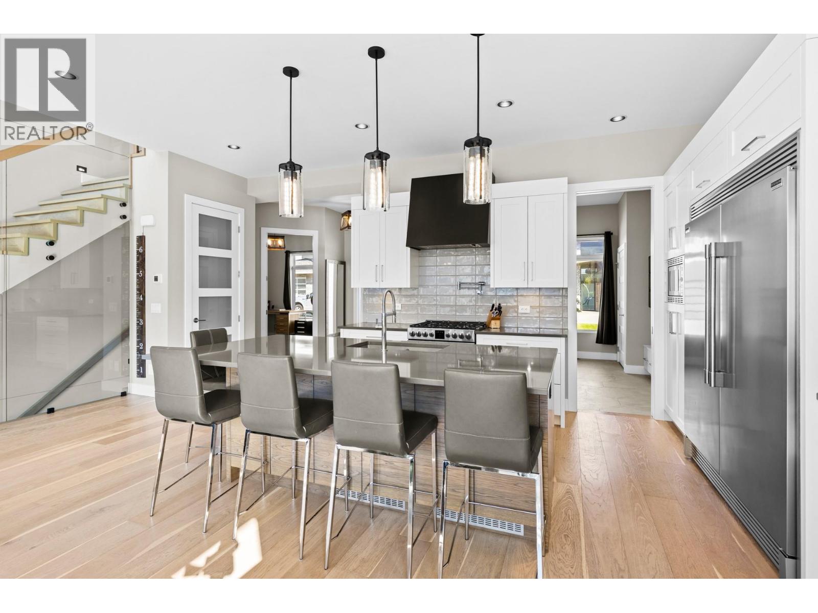 Picture for 465 Swan  Drive https://www.cirrealty.ca/reb/bc/4/10364374_7.jpg