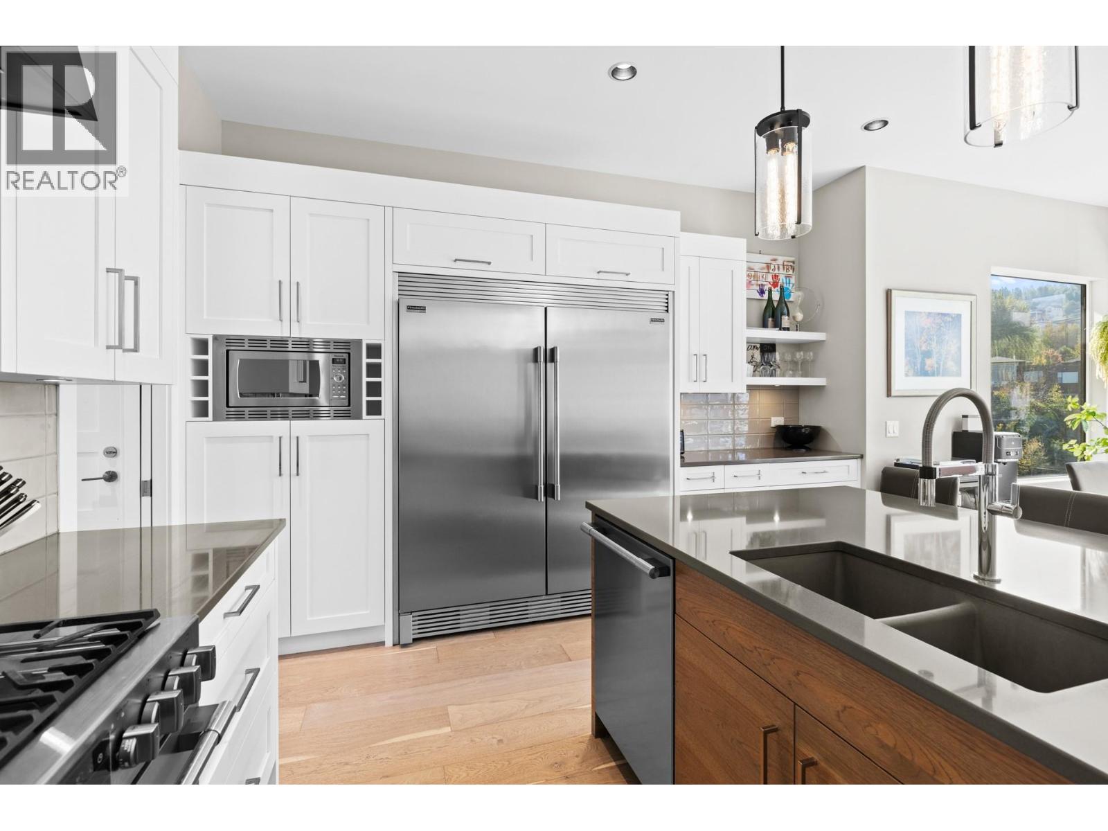 Picture for 465 Swan  Drive https://www.cirrealty.ca/reb/bc/4/10364374_9.jpg