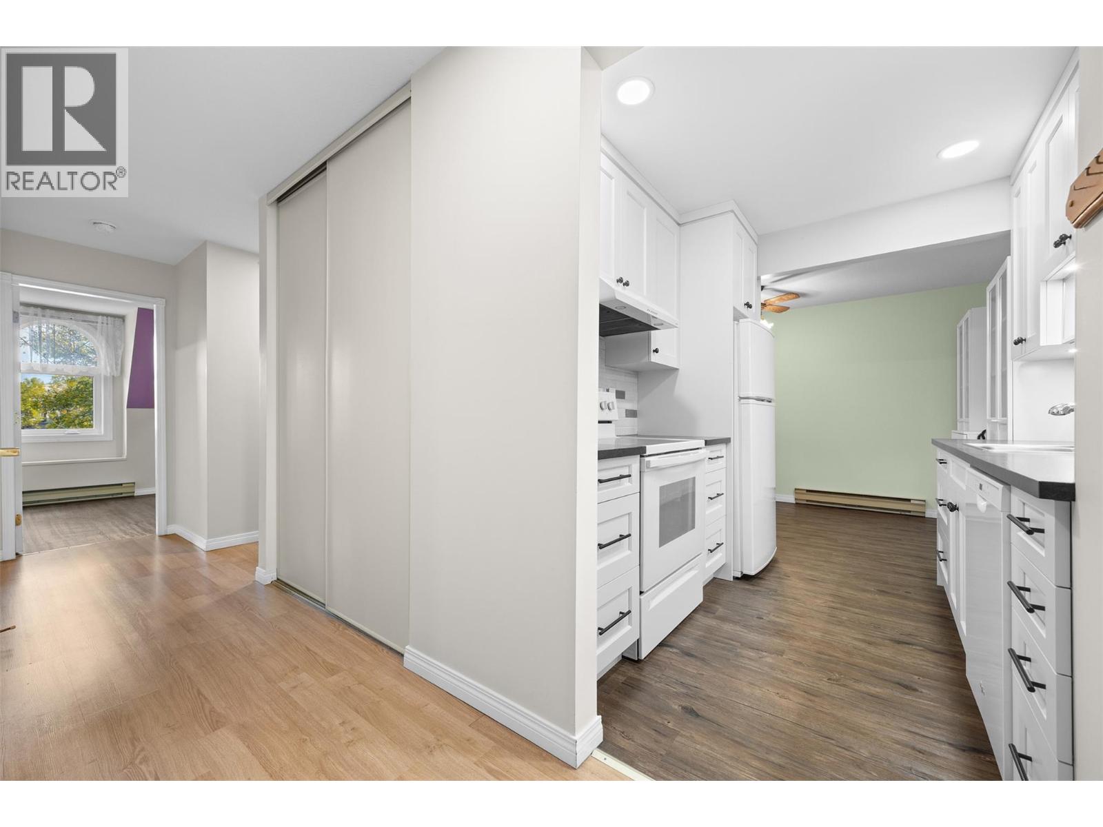 Picture for Unit #310, 575 Sutherland  Avenue