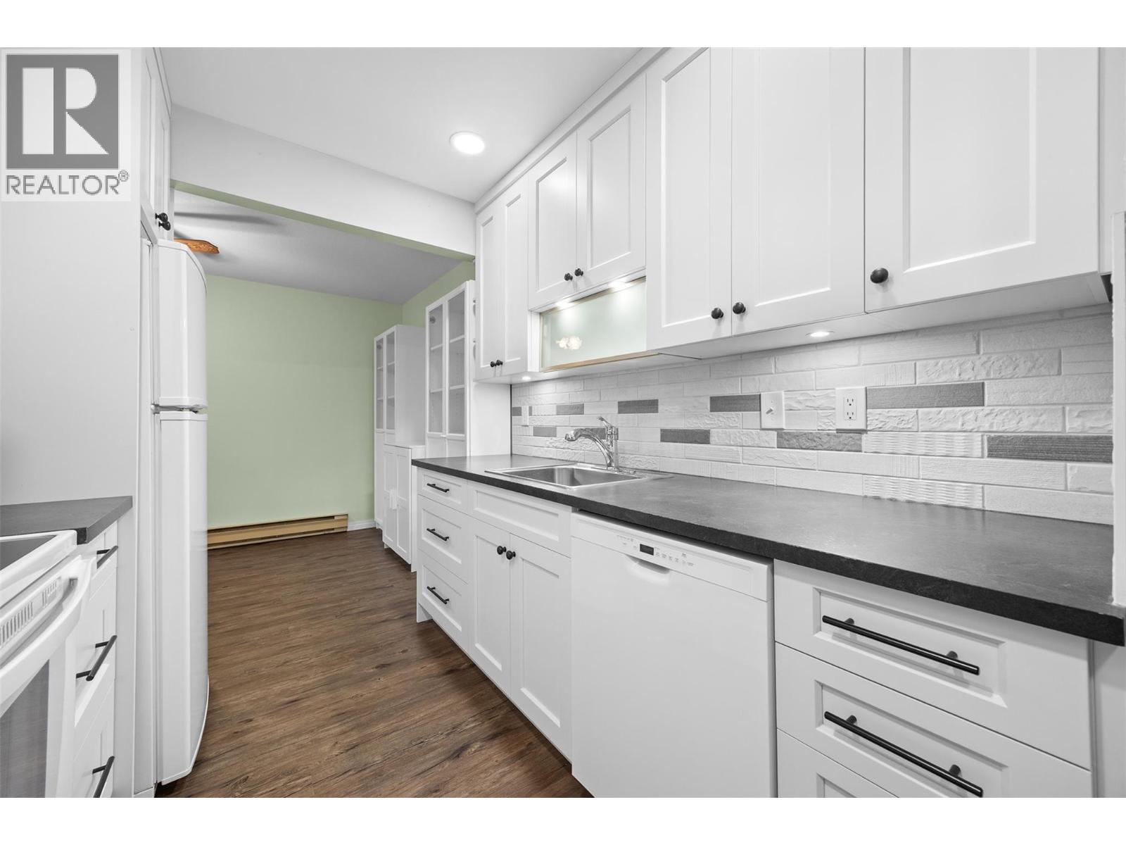 Picture for Unit #310, 575 Sutherland  Avenue