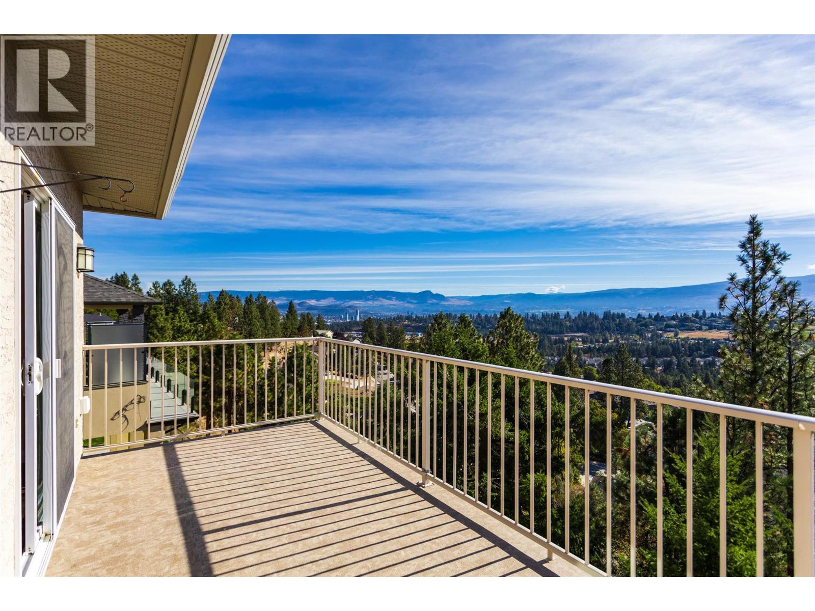 Picture for 1084 Aurora Heights  https://www.cirrealty.ca/reb/bc/4/10365074_16.jpg
