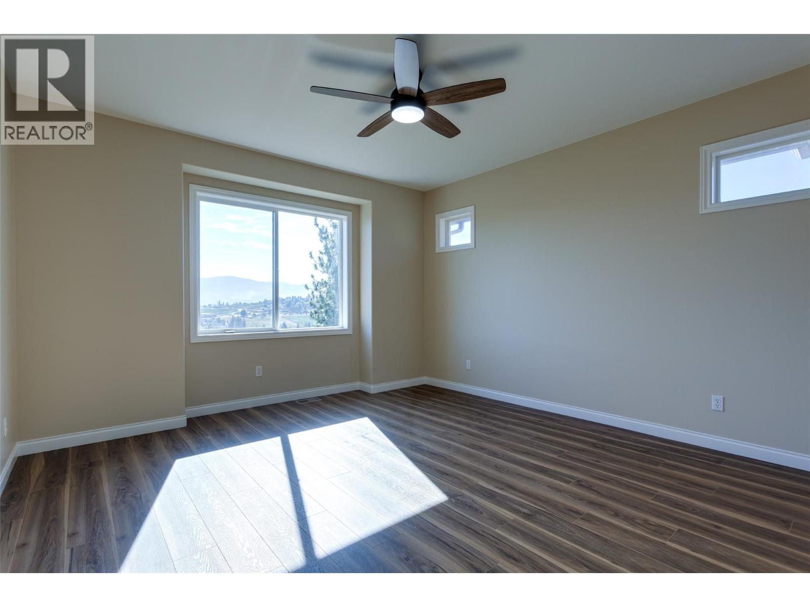 Picture for 1084 Aurora Heights  https://www.cirrealty.ca/reb/bc/4/10365074_17.jpg
