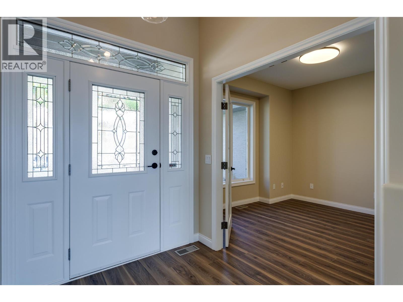 Picture for 1084 Aurora Heights  https://www.cirrealty.ca/reb/bc/4/10365074_2.jpg
