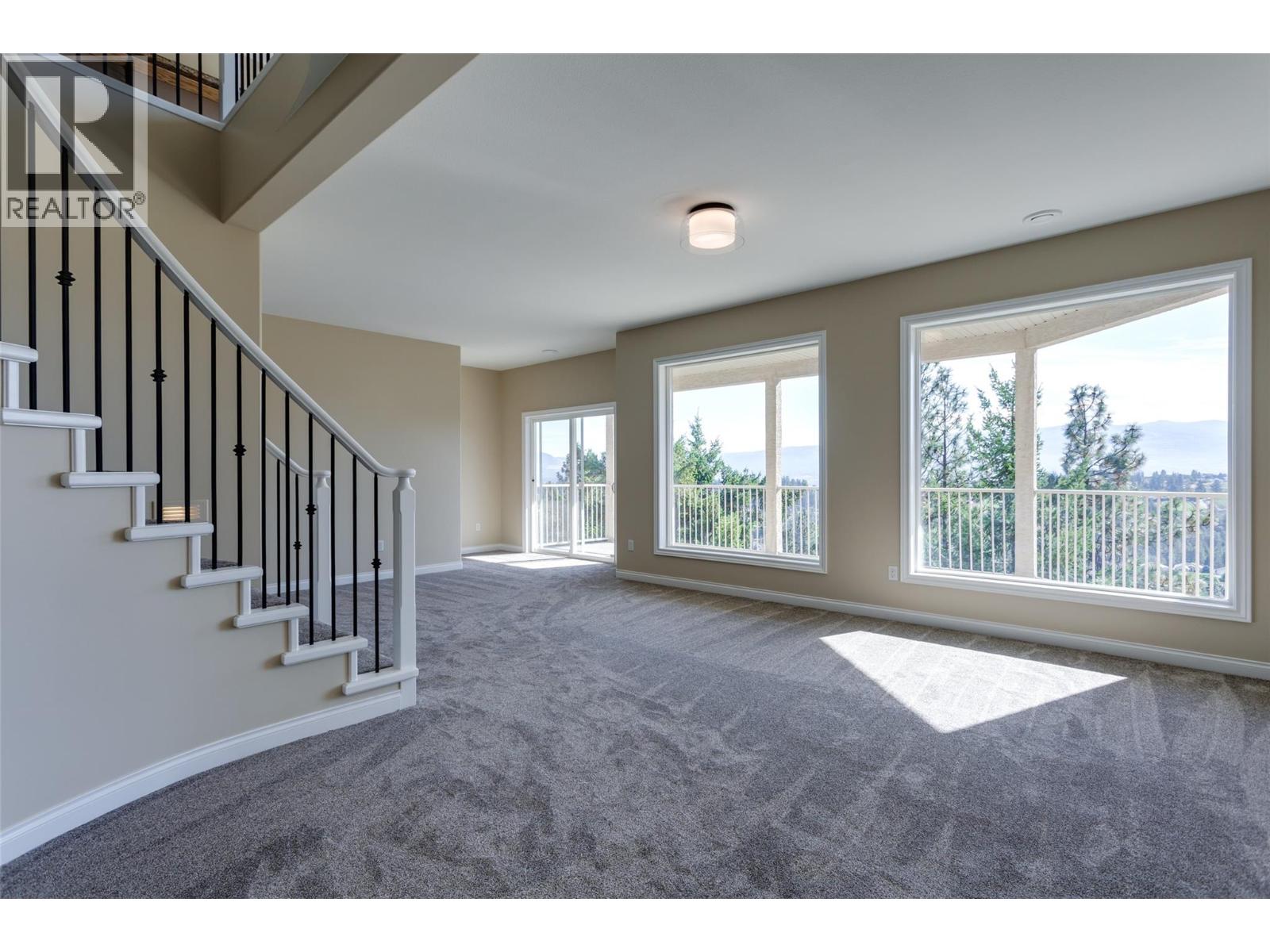 Picture for 1084 Aurora Heights  https://www.cirrealty.ca/reb/bc/4/10365074_24.jpg