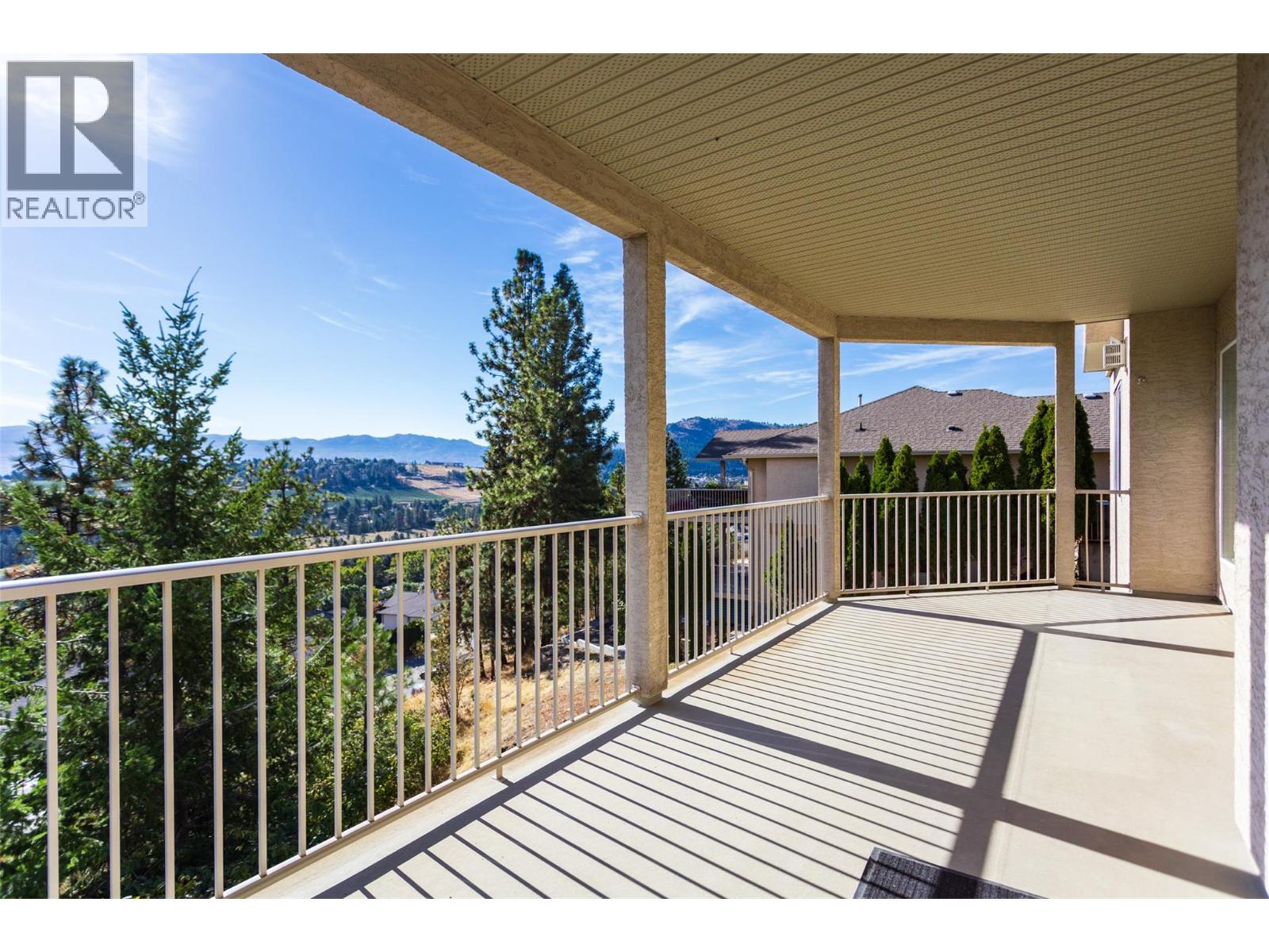 Picture for 1084 Aurora Heights  https://www.cirrealty.ca/reb/bc/4/10365074_26.jpg
