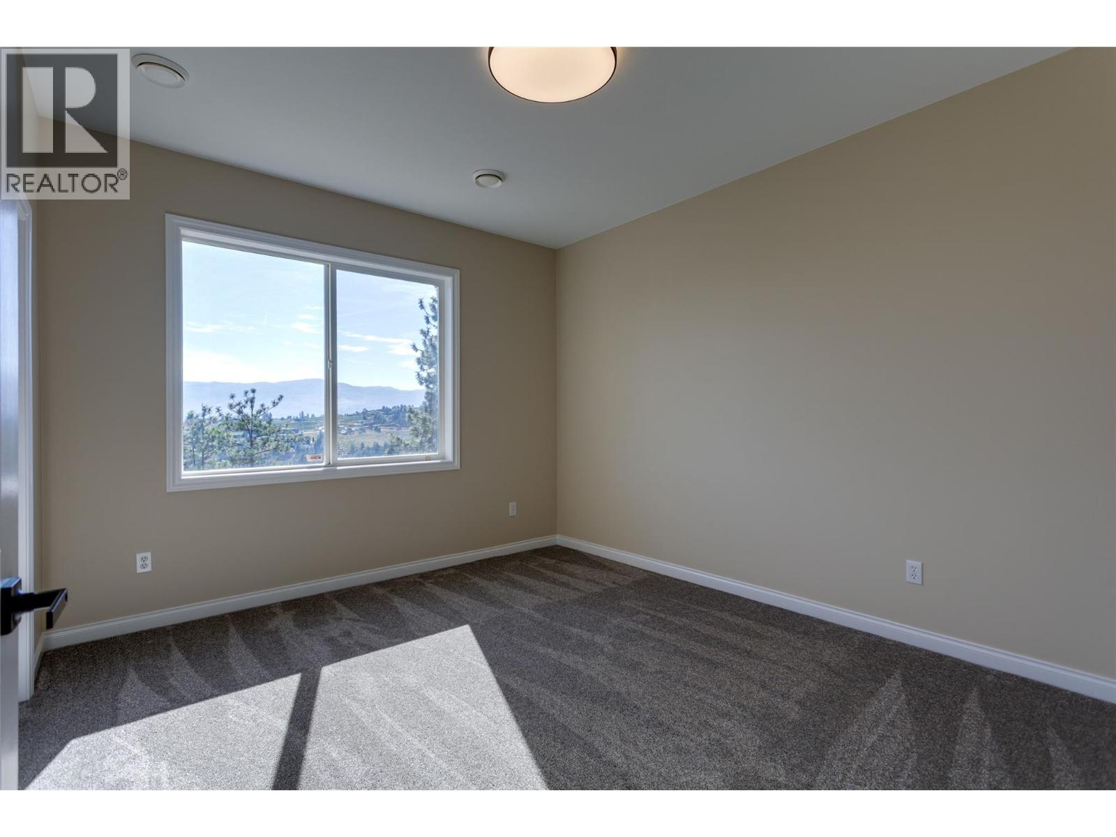 Picture for 1084 Aurora Heights  https://www.cirrealty.ca/reb/bc/4/10365074_28.jpg