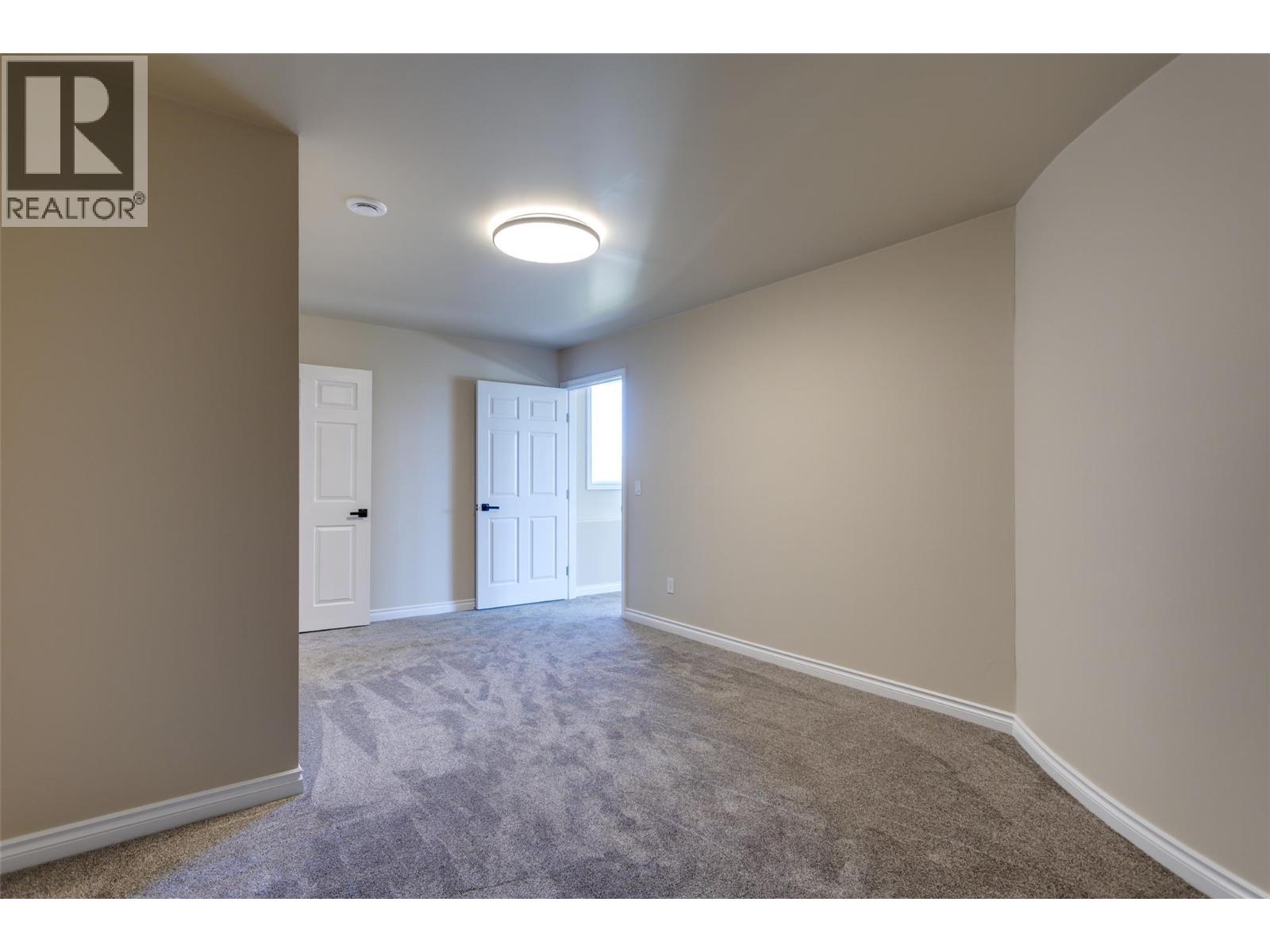Picture for 1084 Aurora Heights  https://www.cirrealty.ca/reb/bc/4/10365074_31.jpg