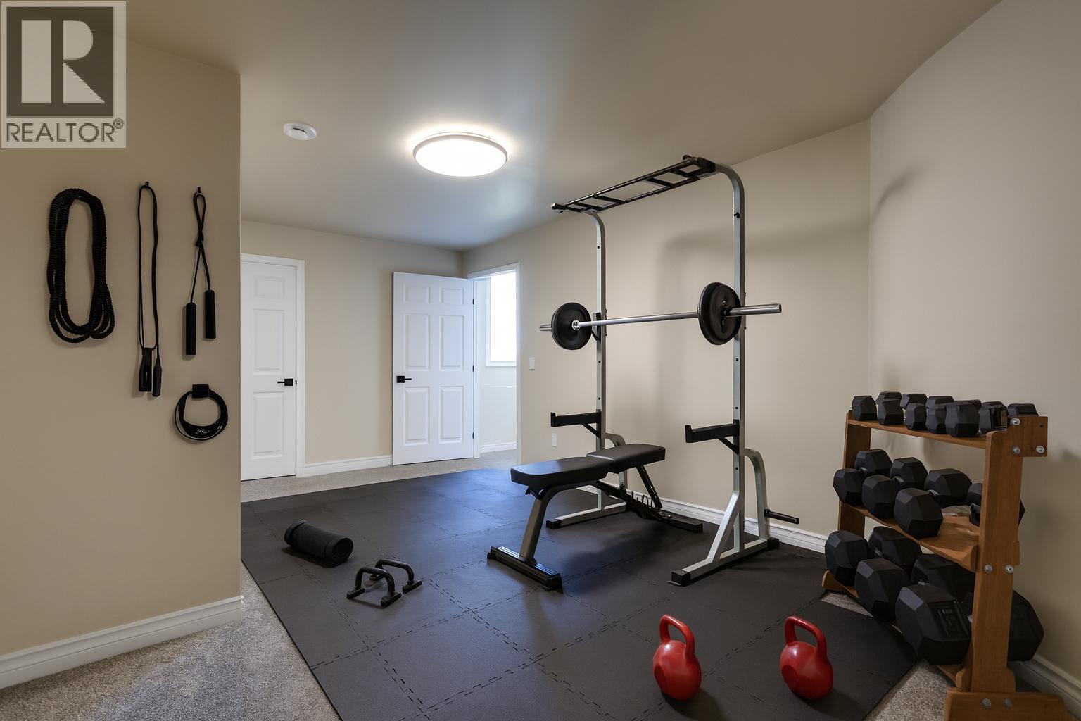 Picture for 1084 Aurora Heights  https://www.cirrealty.ca/reb/bc/4/10365074_32.jpg
