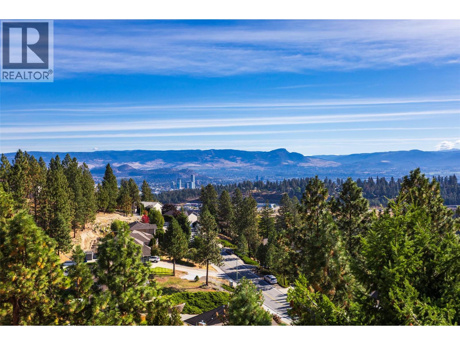 Picture for 1084 Aurora Heights  https://www.cirrealty.ca/reb/bc/4/10365074_38.jpg