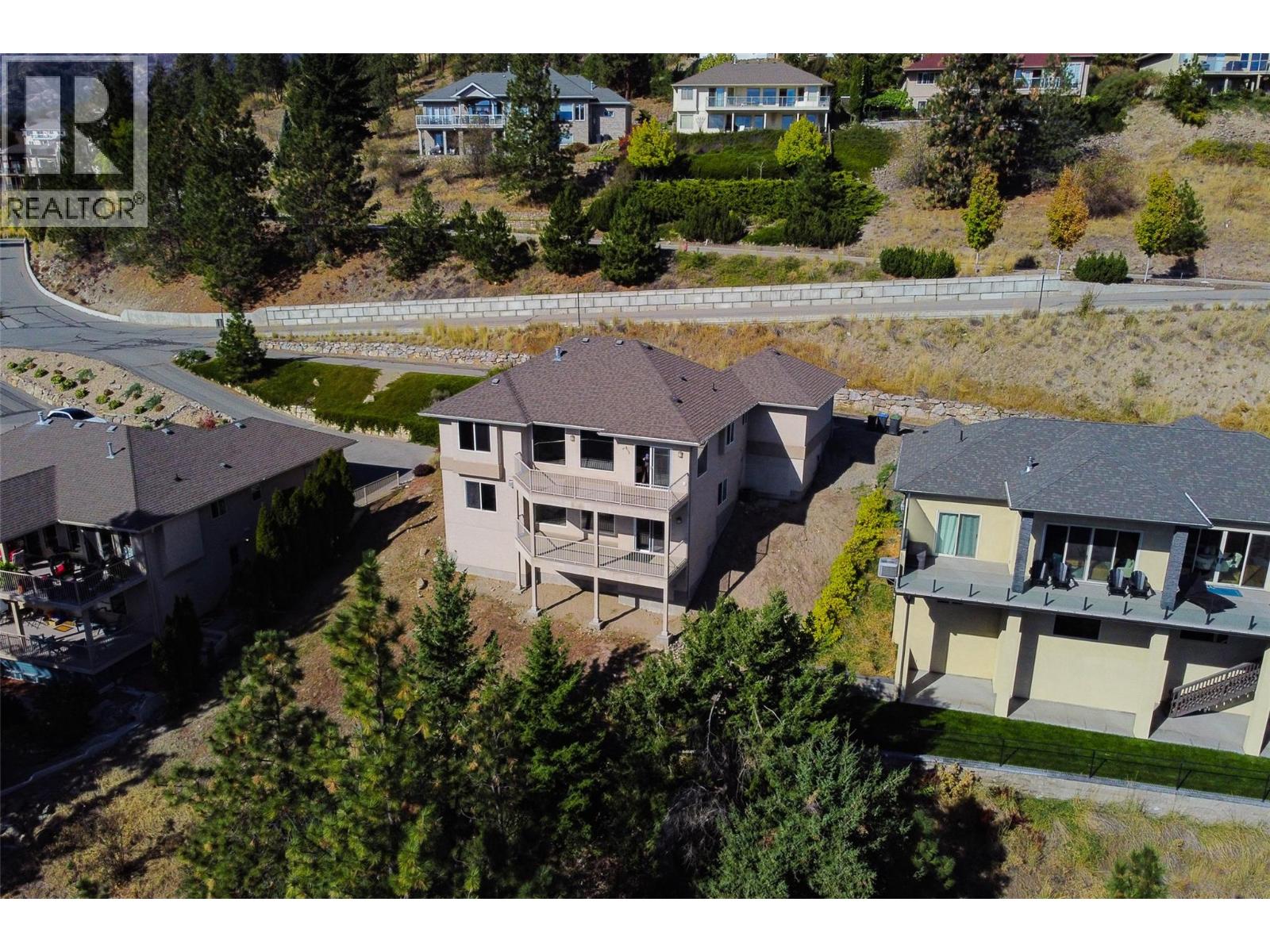 Picture for 1084 Aurora Heights  https://www.cirrealty.ca/reb/bc/4/10365074_39.jpg