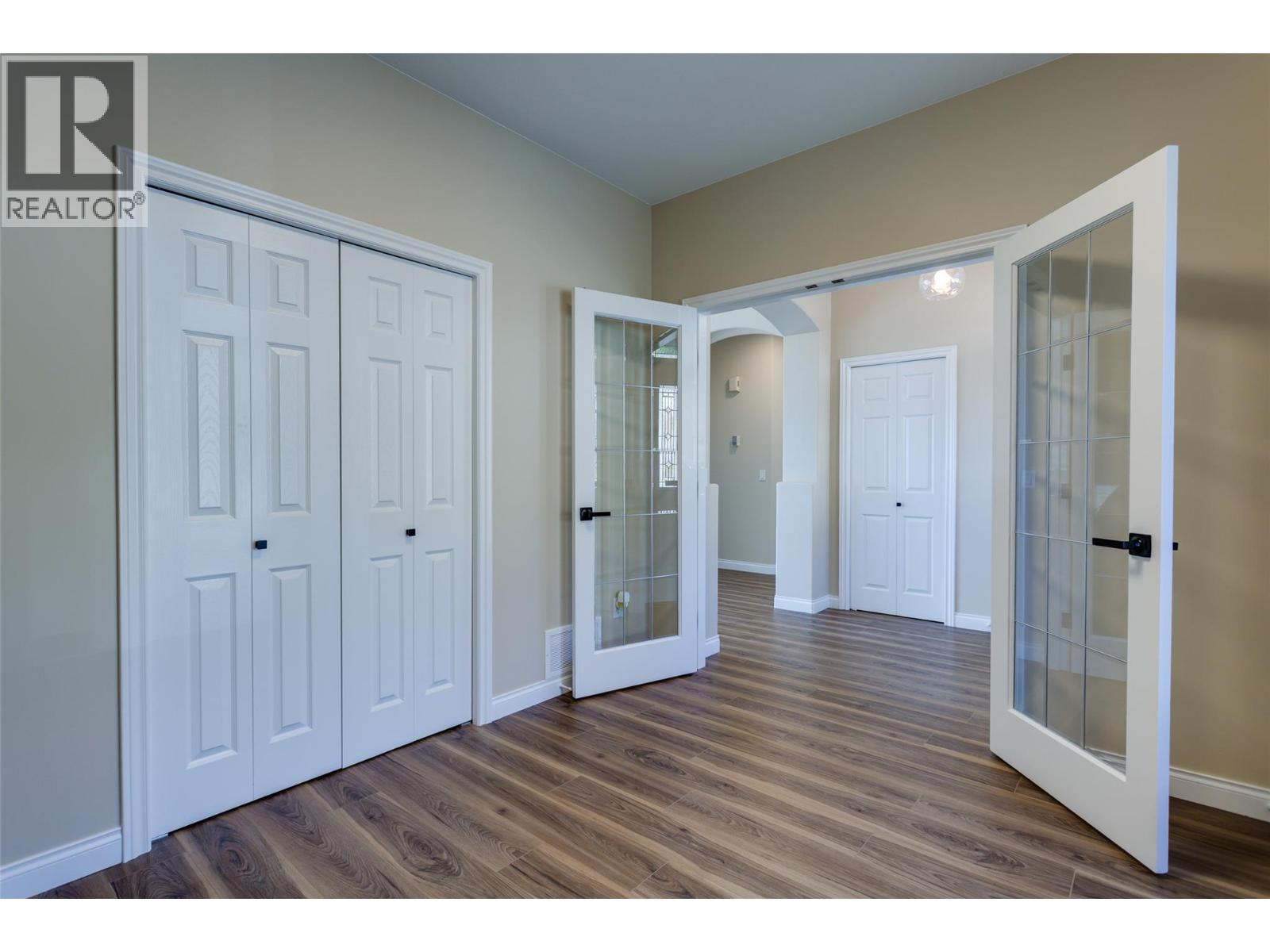 Picture for 1084 Aurora Heights  https://www.cirrealty.ca/reb/bc/4/10365074_4.jpg