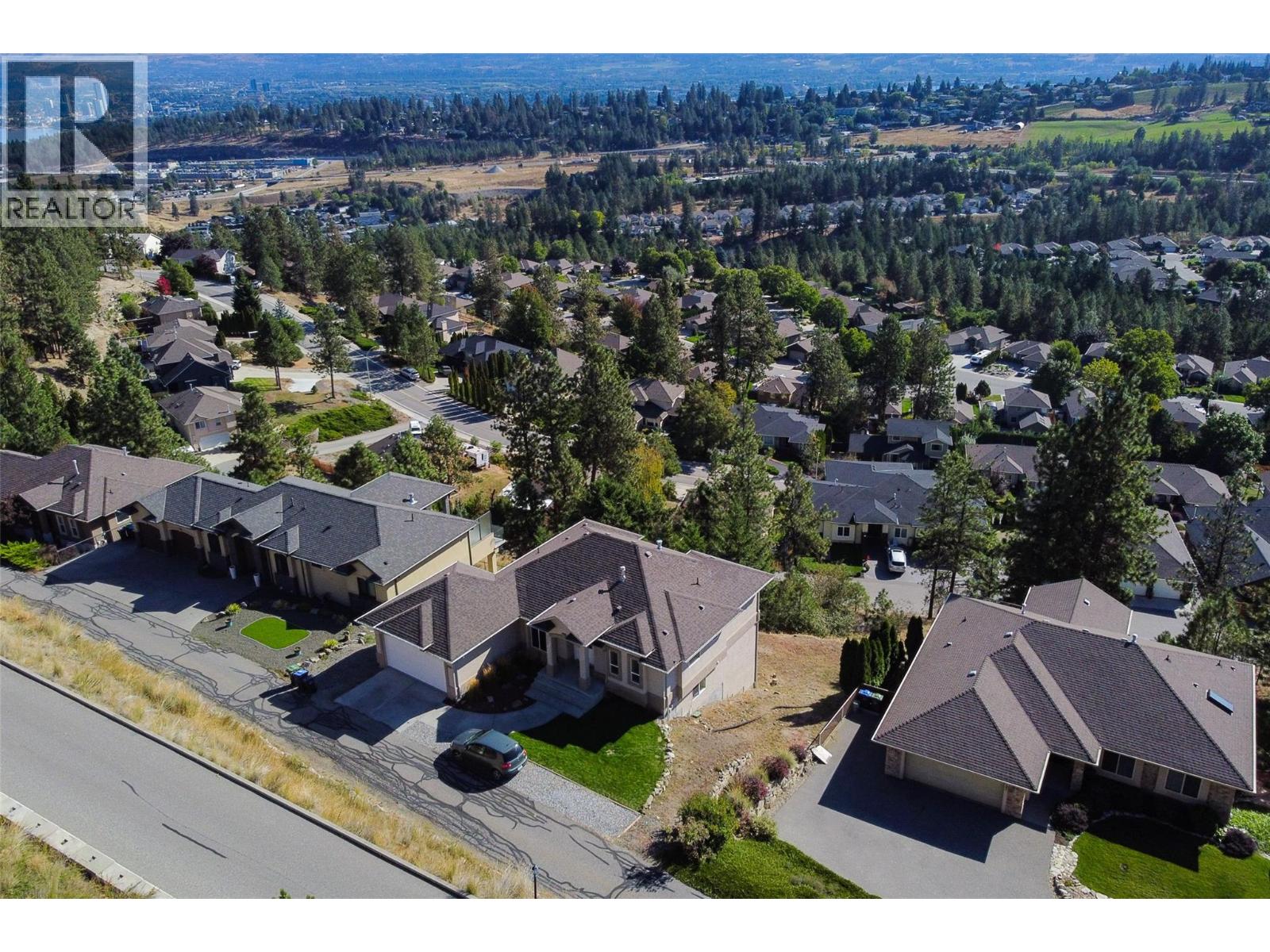 Picture for 1084 Aurora Heights  https://www.cirrealty.ca/reb/bc/4/10365074_40.jpg