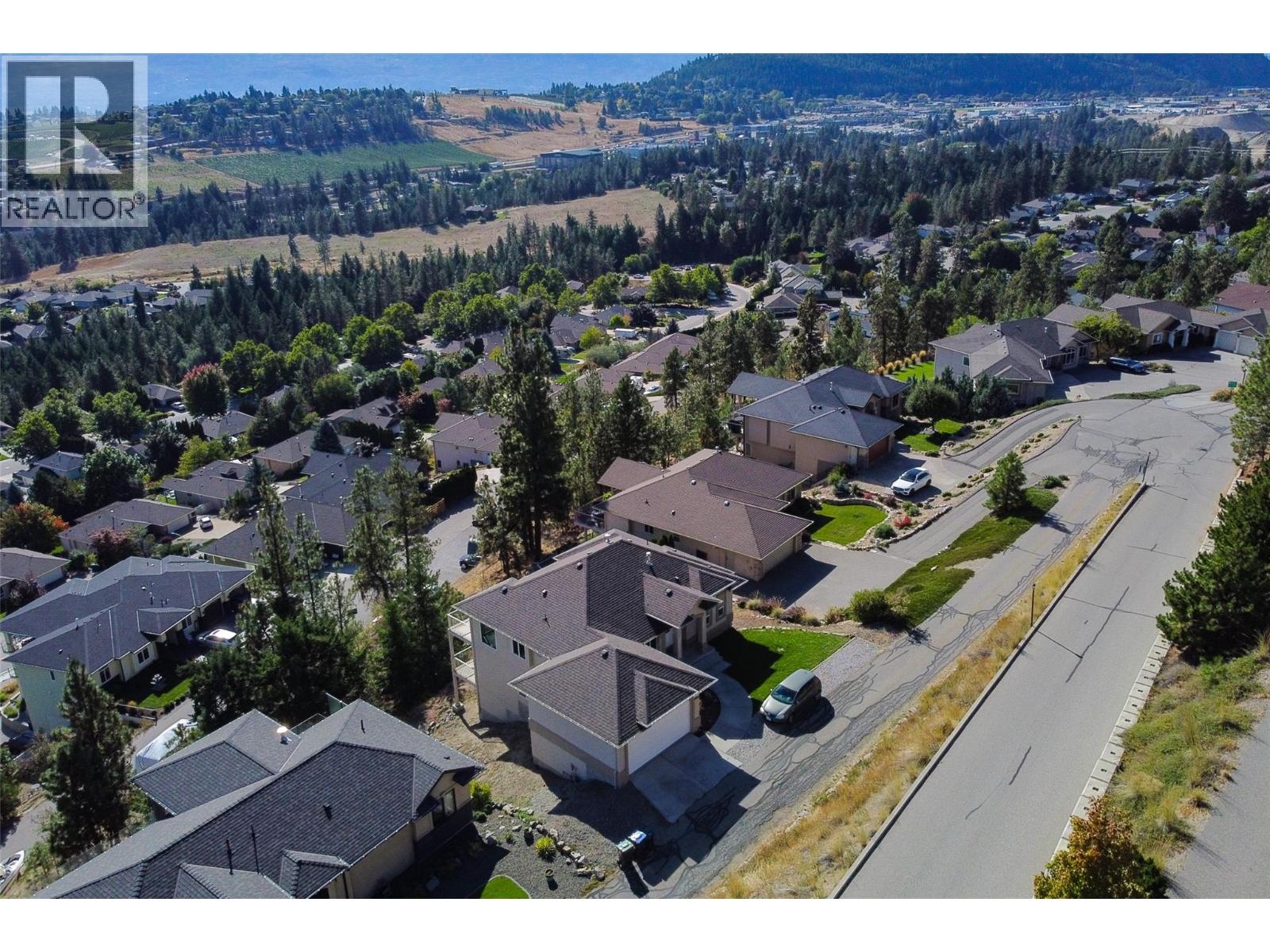 Picture for 1084 Aurora Heights  https://www.cirrealty.ca/reb/bc/4/10365074_41.jpg