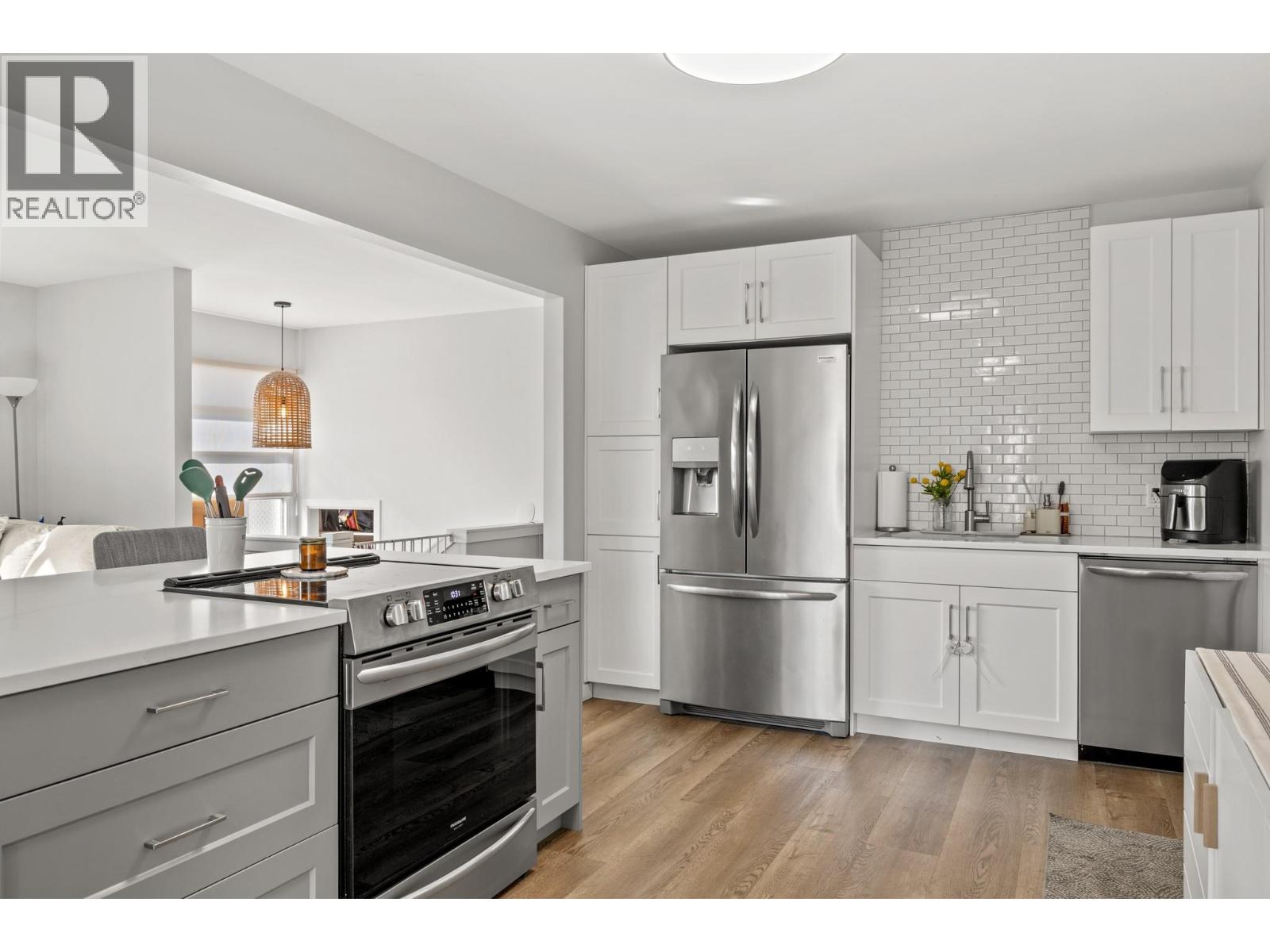 Picture for 1390 Mountain  Avenue https://www.cirrealty.ca/reb/bc/4/10365174_12.jpg