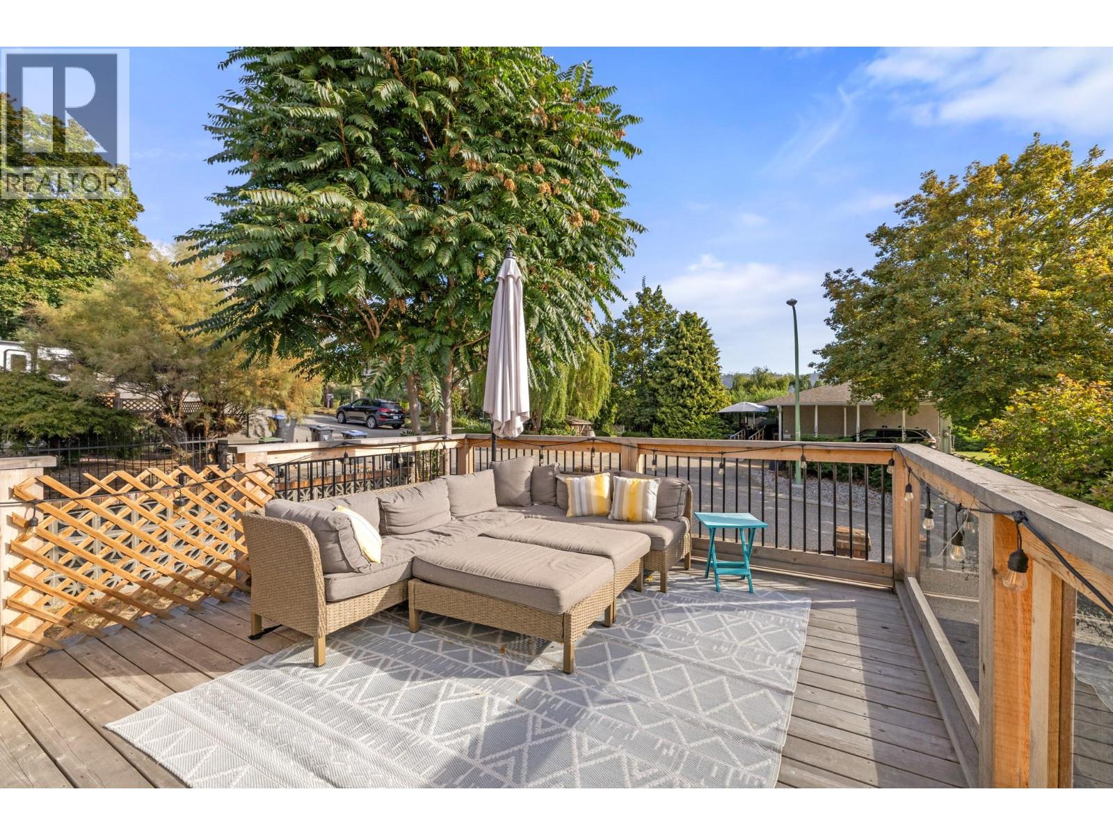 Picture for 1390 Mountain  Avenue https://www.cirrealty.ca/reb/bc/4/10365174_15.jpg