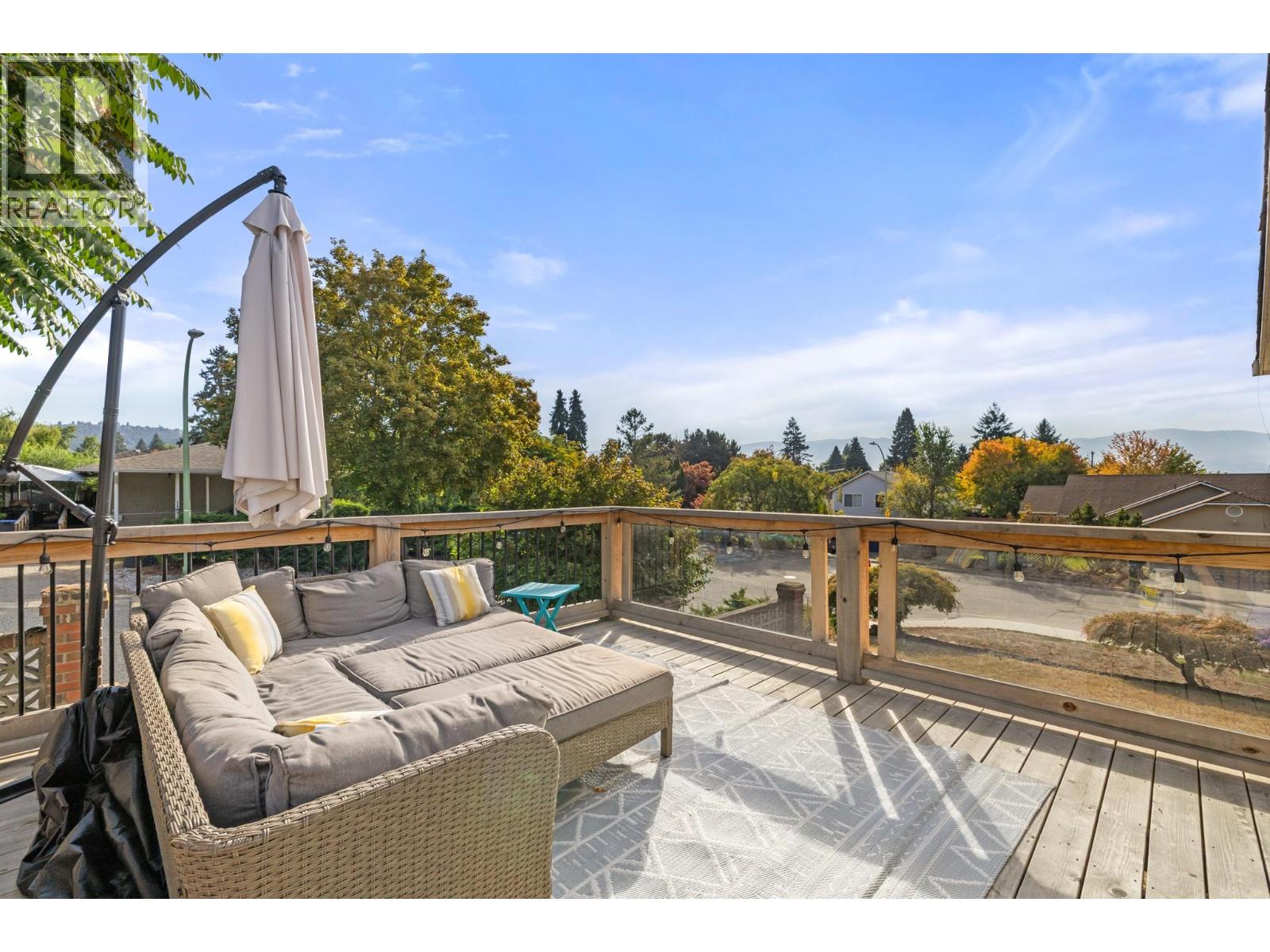 Picture for 1390 Mountain  Avenue https://www.cirrealty.ca/reb/bc/4/10365174_16.jpg