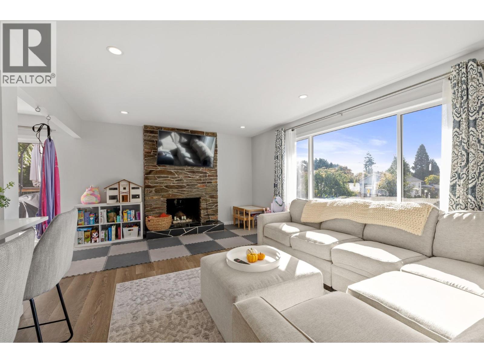 Picture for 1390 Mountain  Avenue