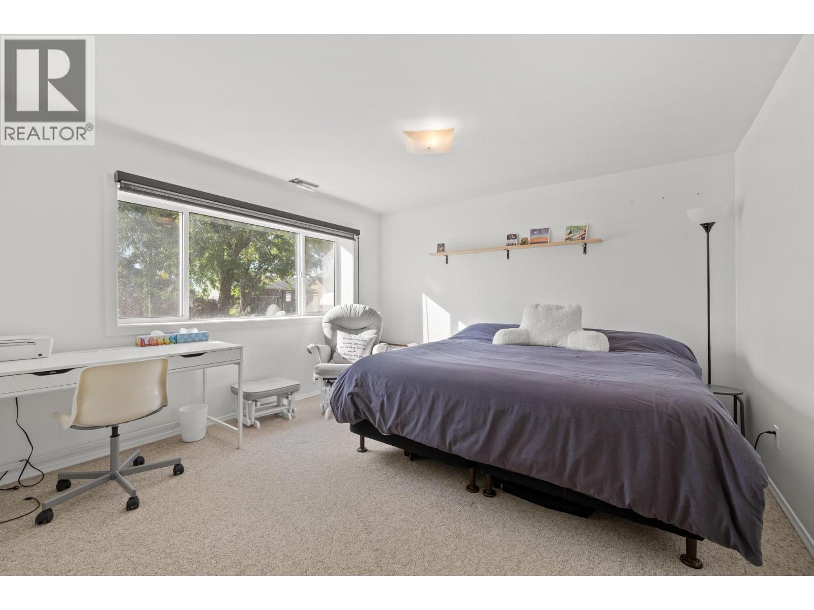 Picture for 1390 Mountain  Avenue https://www.cirrealty.ca/reb/bc/4/10365174_23.jpg