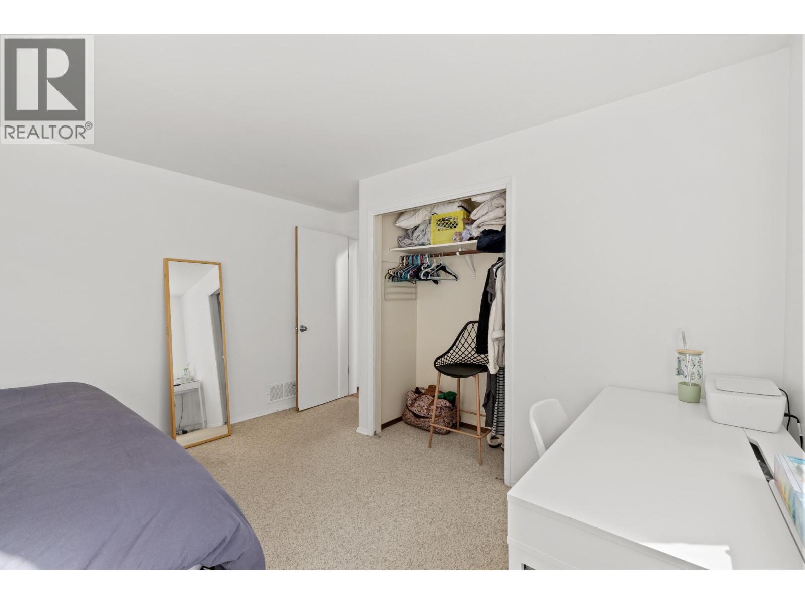 Picture for 1390 Mountain  Avenue https://www.cirrealty.ca/reb/bc/4/10365174_24.jpg