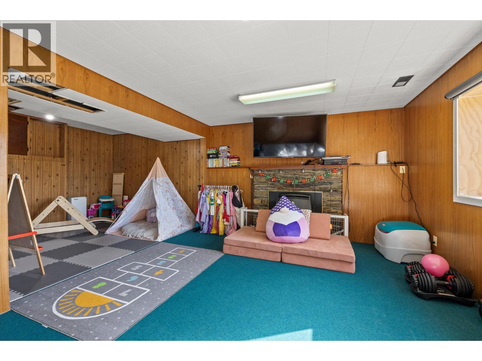 Picture for 1390 Mountain  Avenue https://www.cirrealty.ca/reb/bc/4/10365174_29.jpg