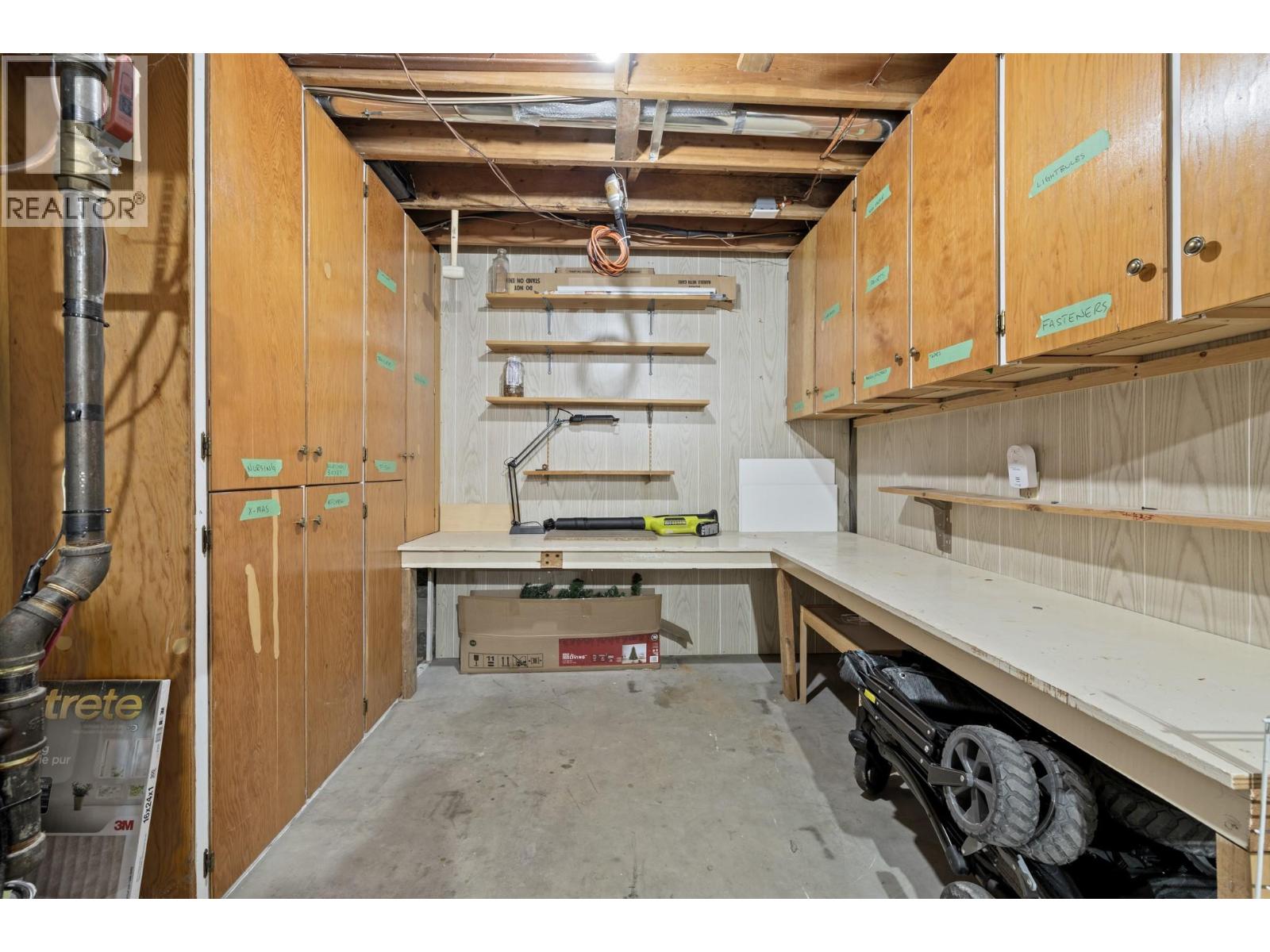 Picture for 1390 Mountain  Avenue https://www.cirrealty.ca/reb/bc/4/10365174_30.jpg