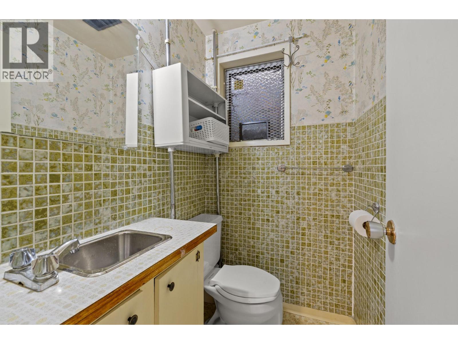 Picture for 1390 Mountain  Avenue https://www.cirrealty.ca/reb/bc/4/10365174_32.jpg