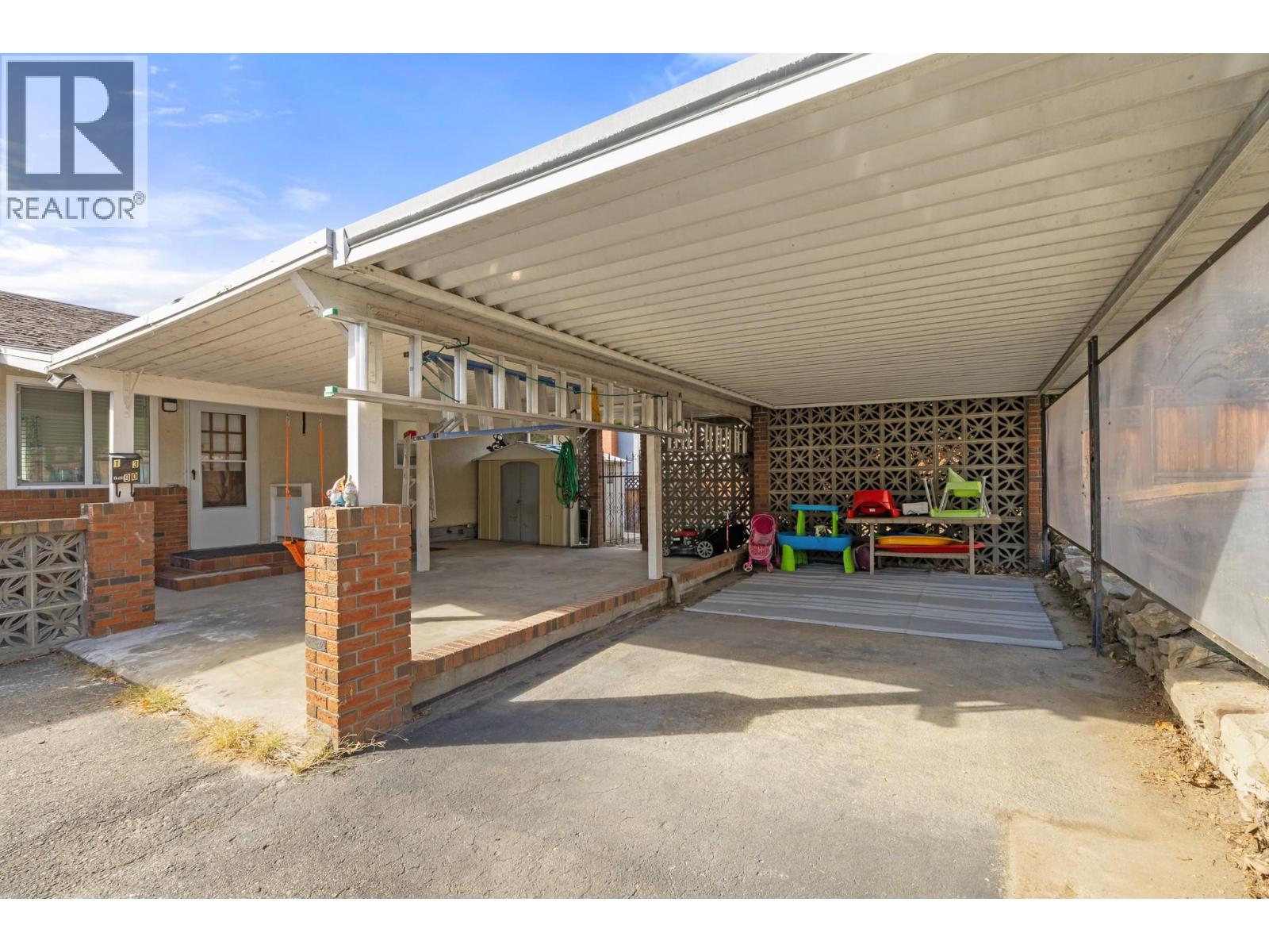 Picture for 1390 Mountain  Avenue https://www.cirrealty.ca/reb/bc/4/10365174_34.jpg